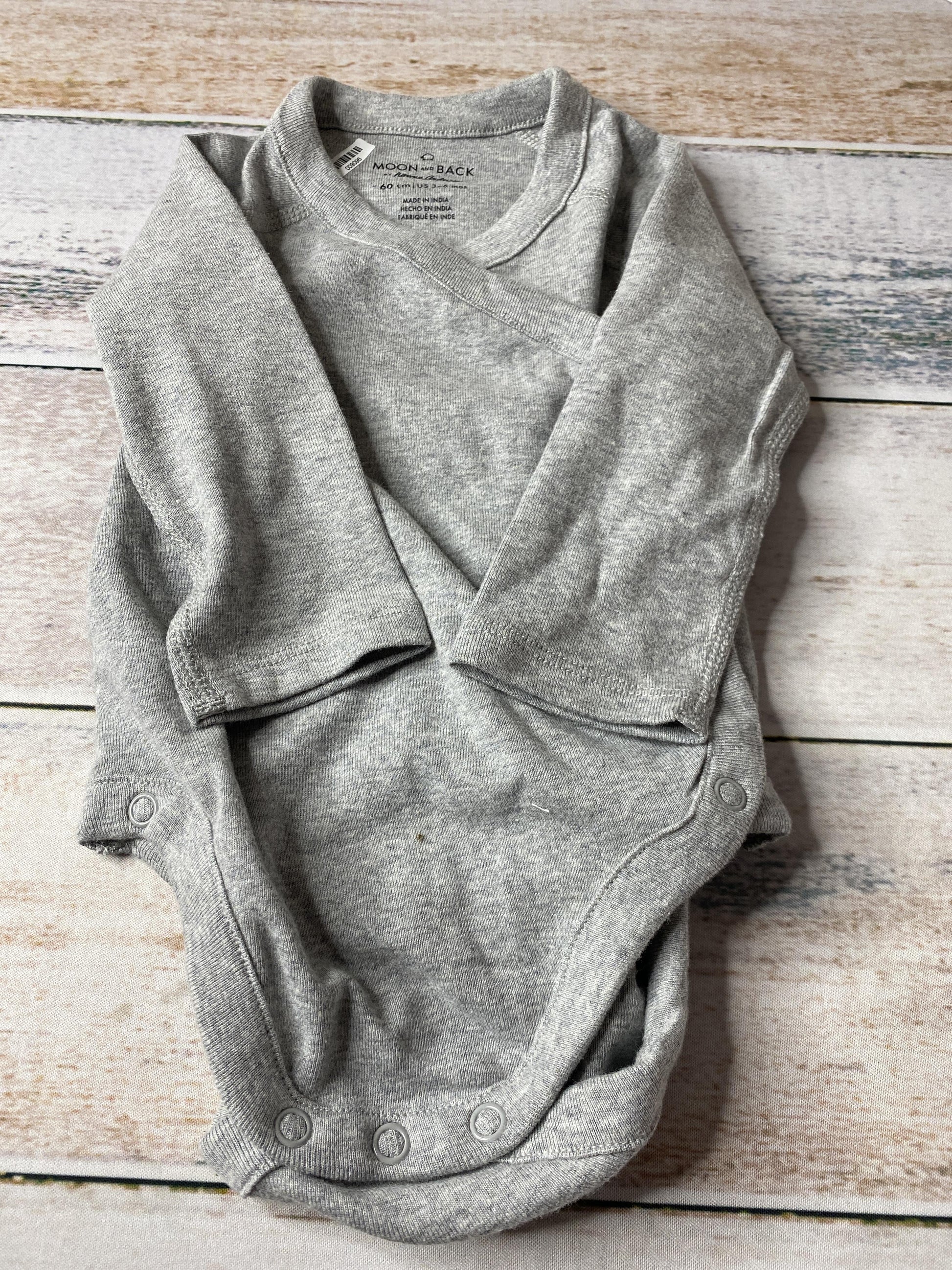 Moon and back Unisex Grey Onesie Size: 3-6 months Grey