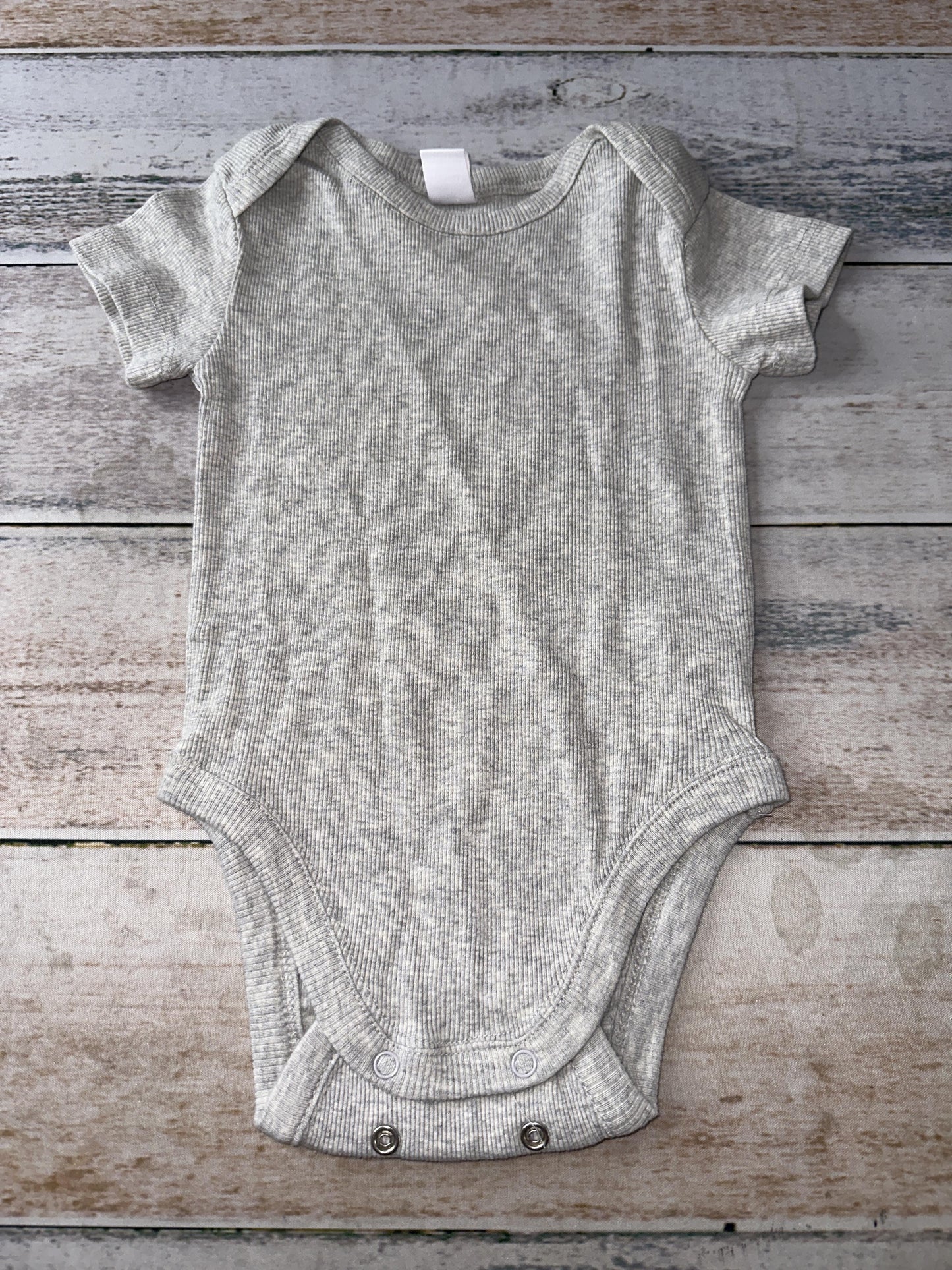 Nordstrom Unisex Grey Onesie Size: 9-12 Months Grey