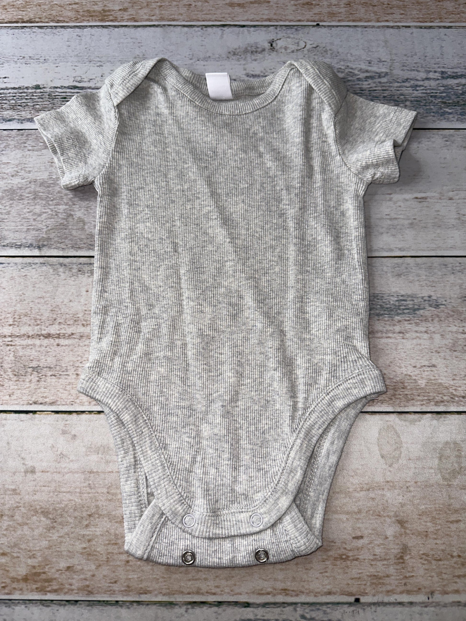 Nordstrom Unisex Grey Onesie Size: 9-12 Months Grey