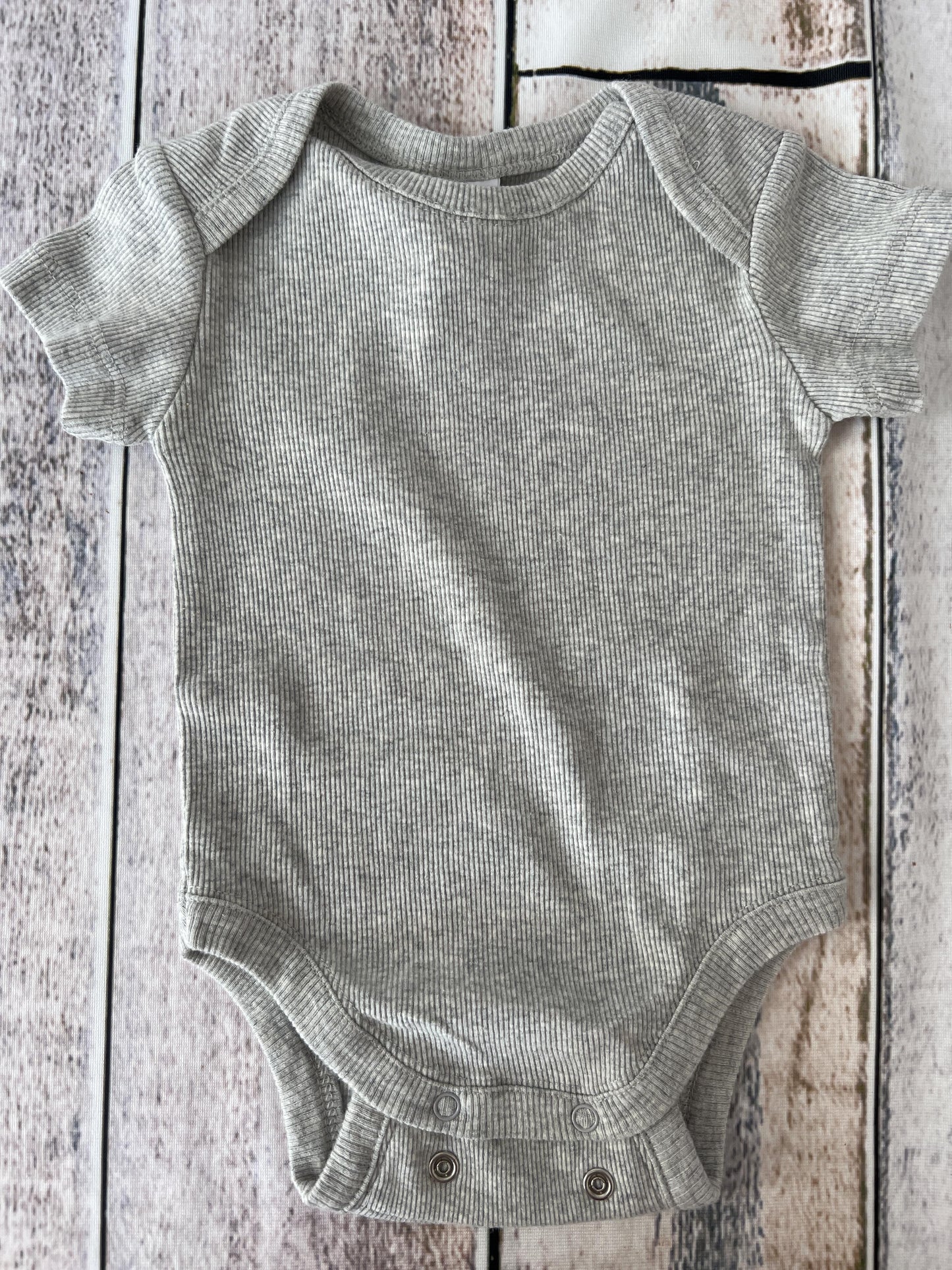 Nordstrom Unisex Grey Onesie Size: 3-6 months Grey