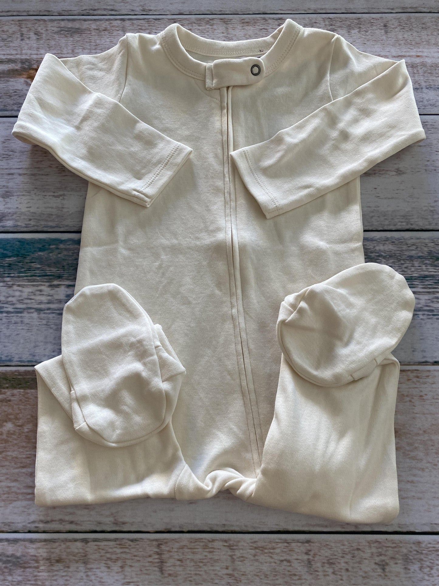 Finn + Emma Unisex Ivory Pajamas Size: 6-9 months Ivory