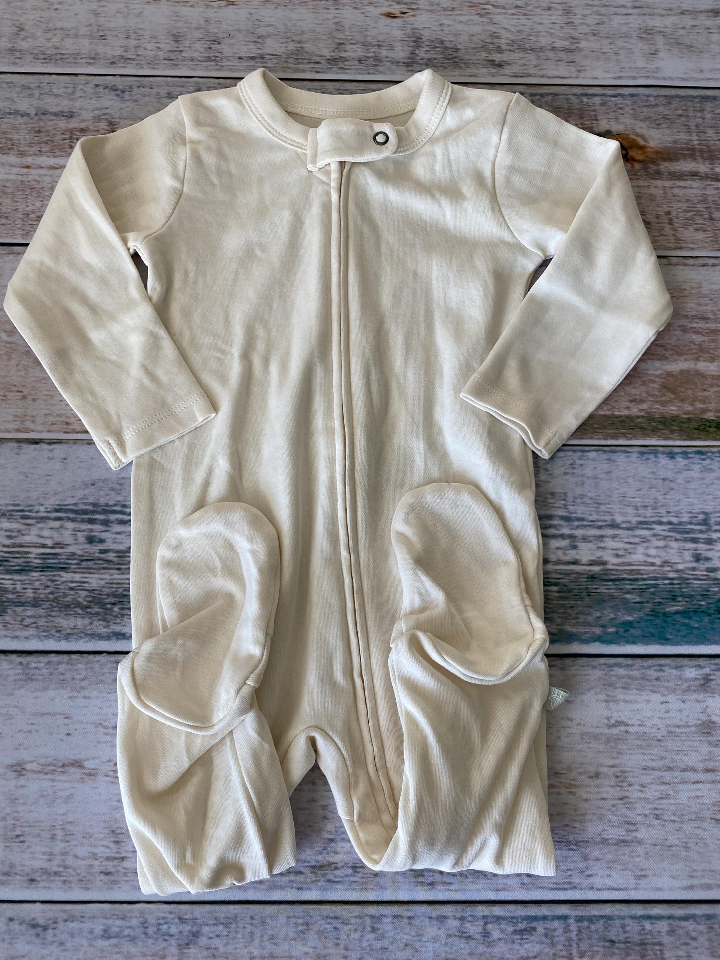 Finn + Emma Unisex Ivory Long Sleeve Outfit Size: 3-6 months Ivory