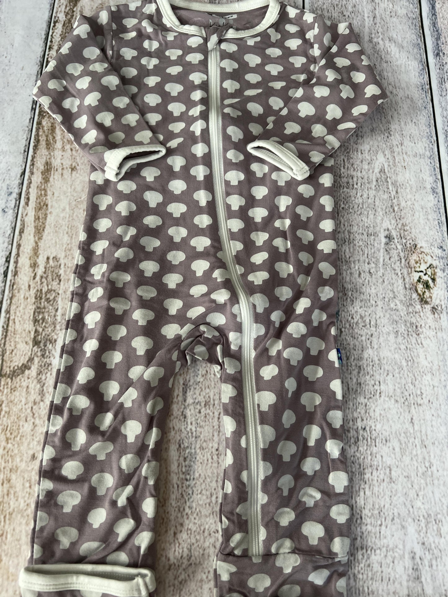 KicKee Pants Girls Lavender | White | Pattern Long Sleeve Outfit Size: 3-6 months Lavender | White | Pattern