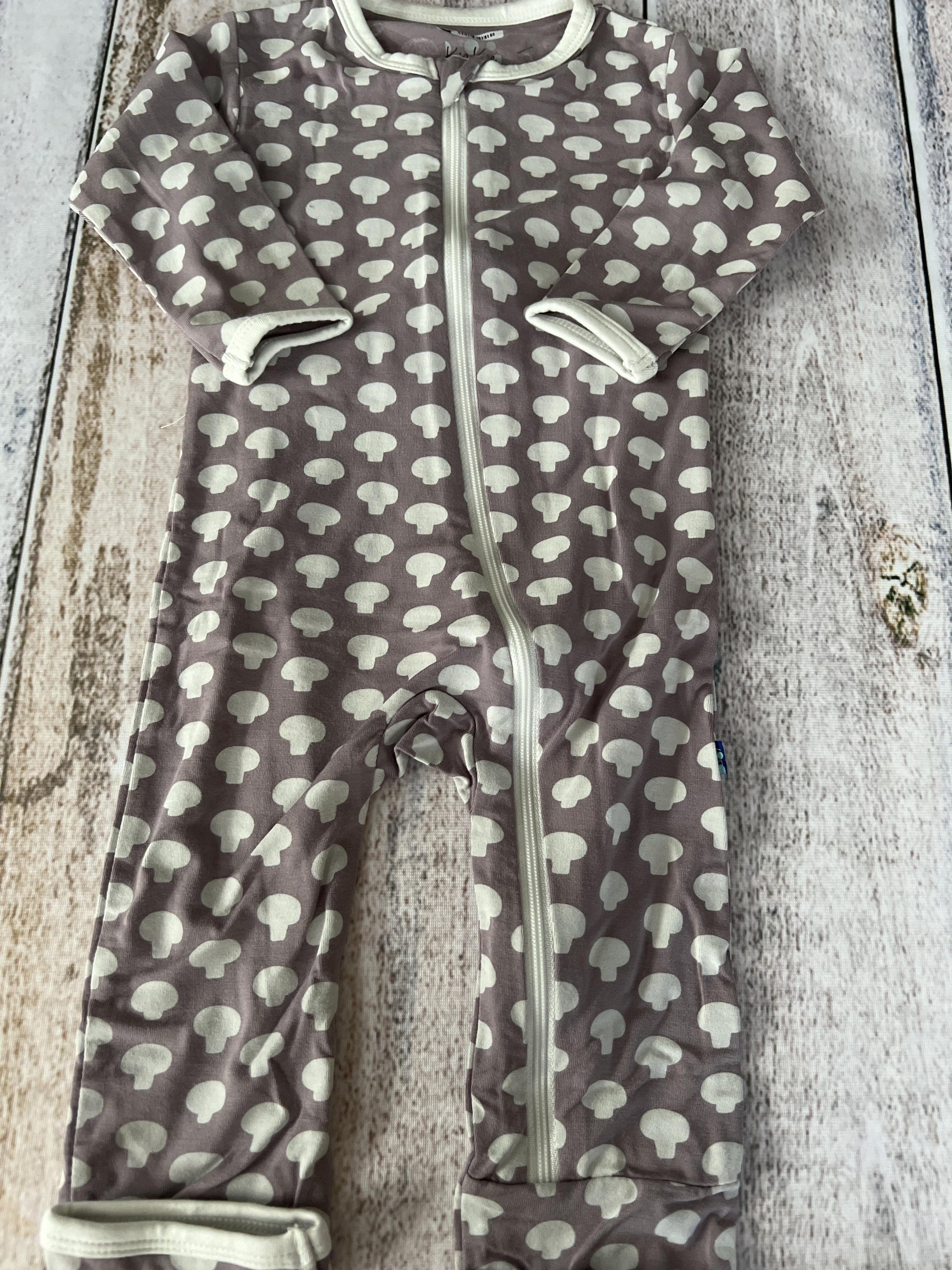 KicKee Pants Girls Lavender | White | Pattern Long Sleeve Outfit Size: 3-6 months Lavender | White | Pattern