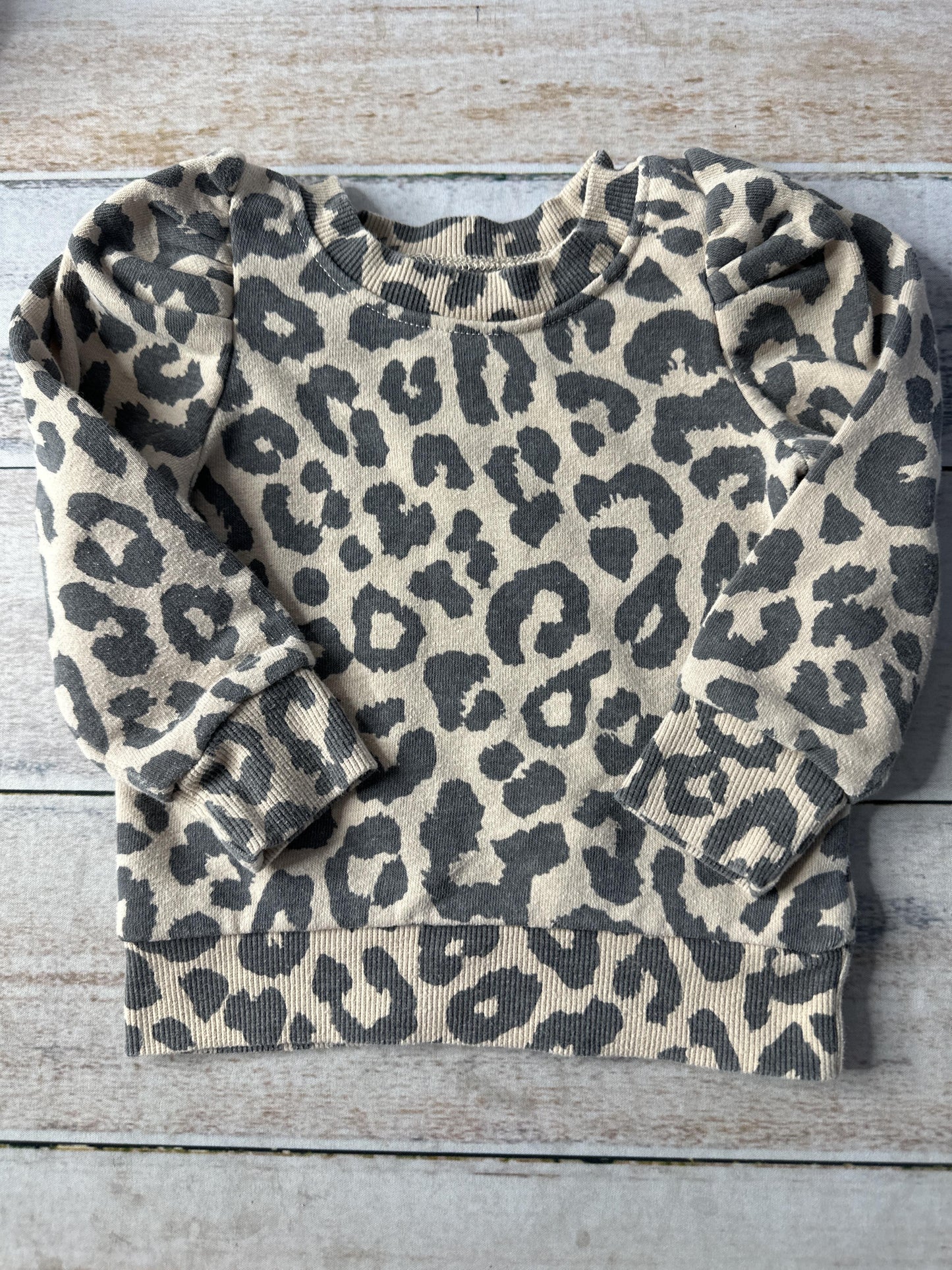 Grayson mini Girls Leopard print Sweater Size: 18 months Leopard print