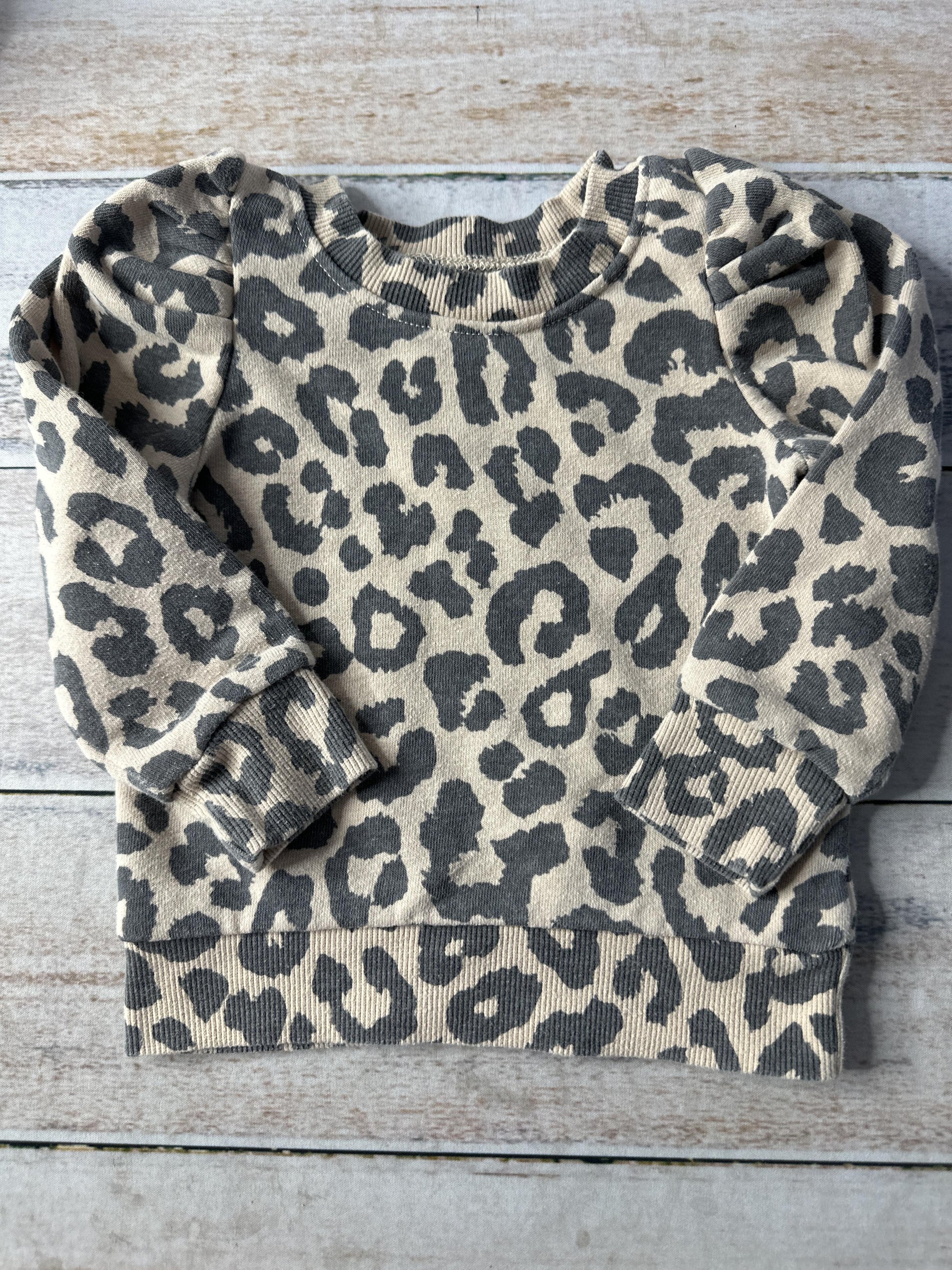 Grayson mini Girls Leopard print Sweater Size: 18 months Leopard print