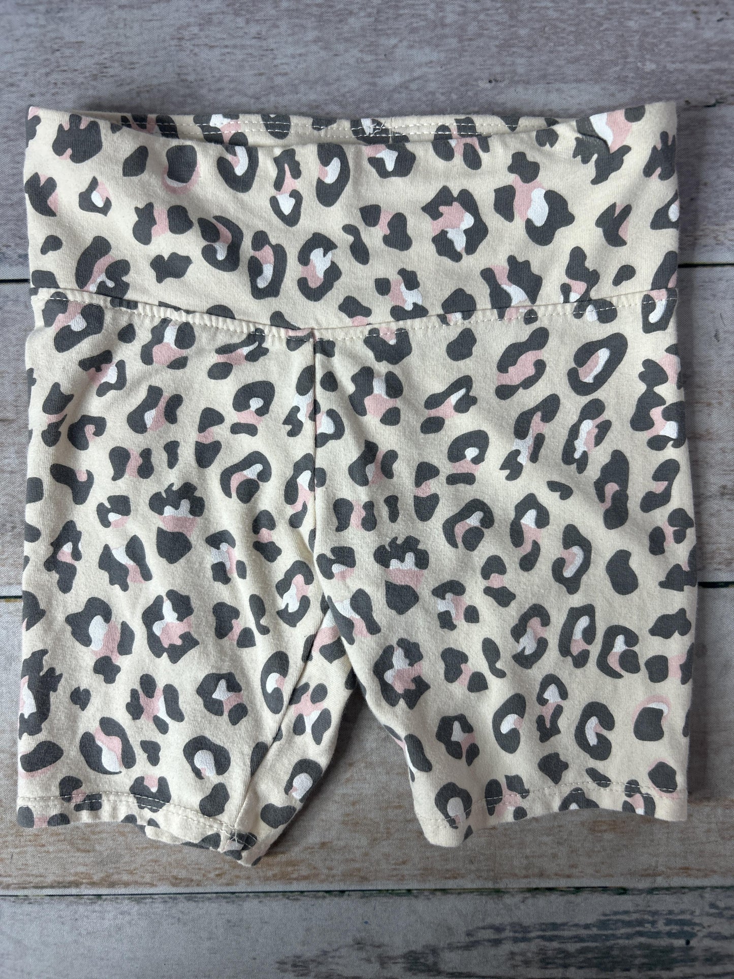 Girls Leopard print Shorts Size: 5T Leopard print