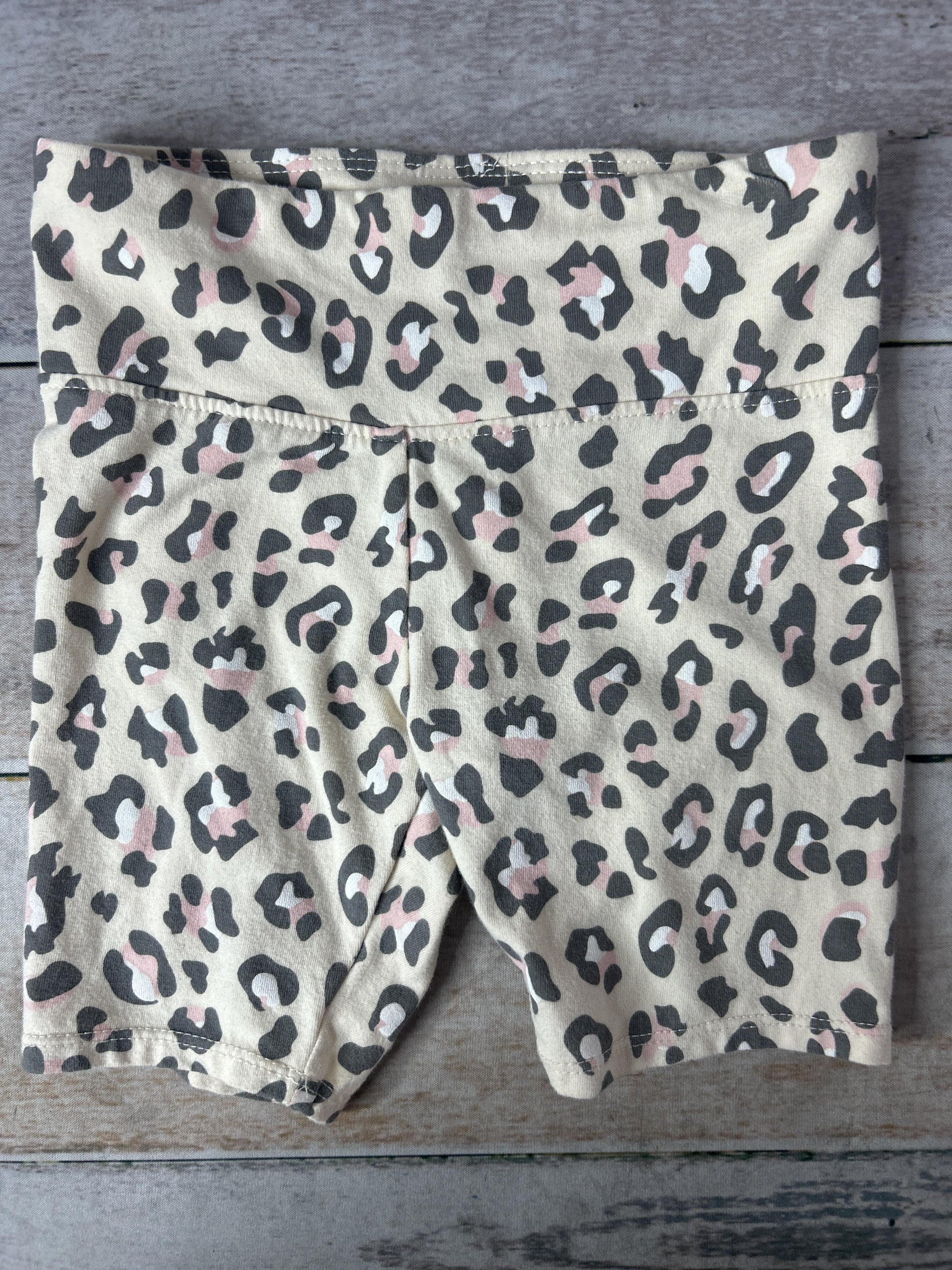 Girls Leopard print Shorts Size: 5T Leopard print