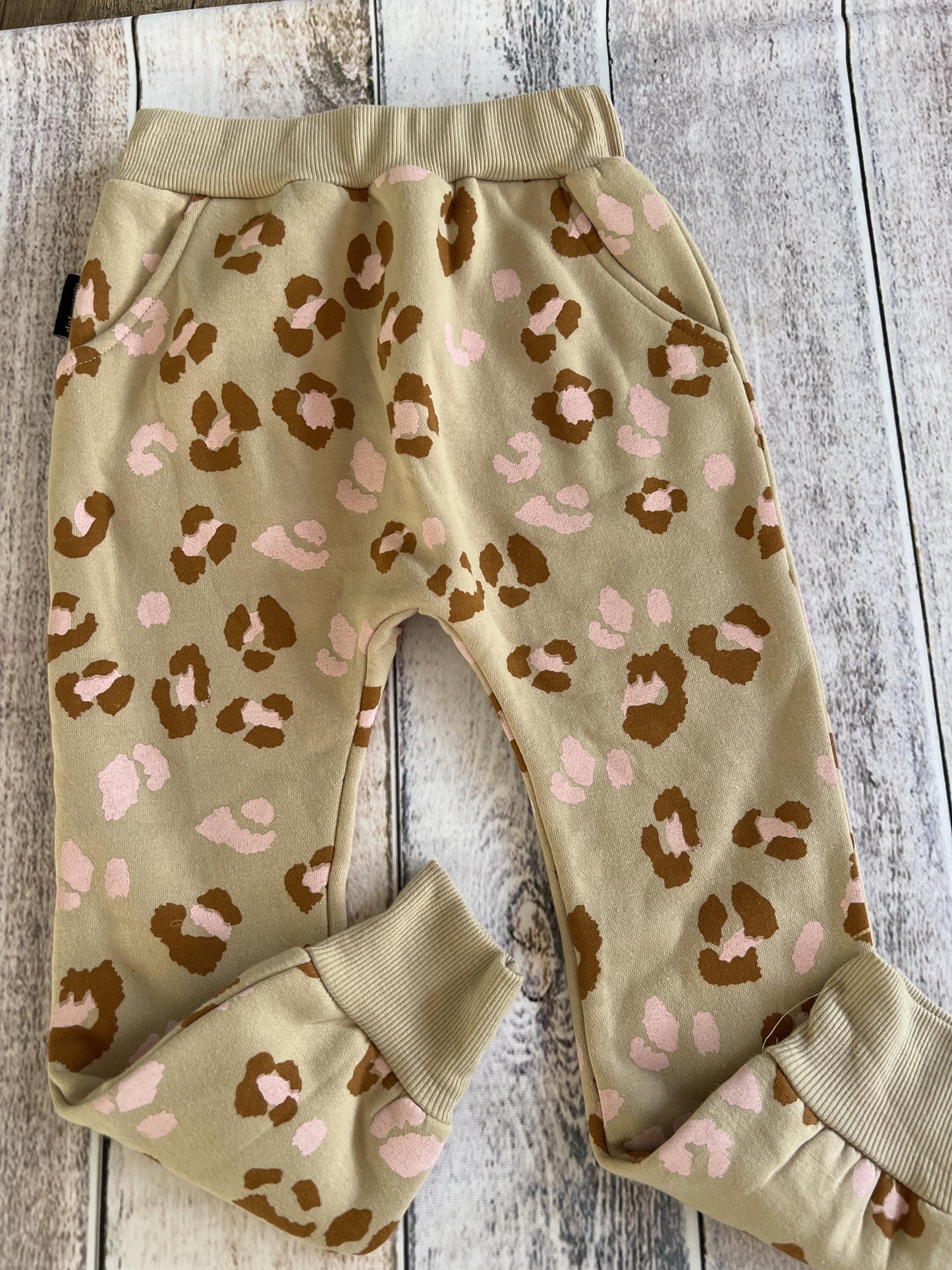 Dot Girls Leopard print Pants Size: 5 Leopard print