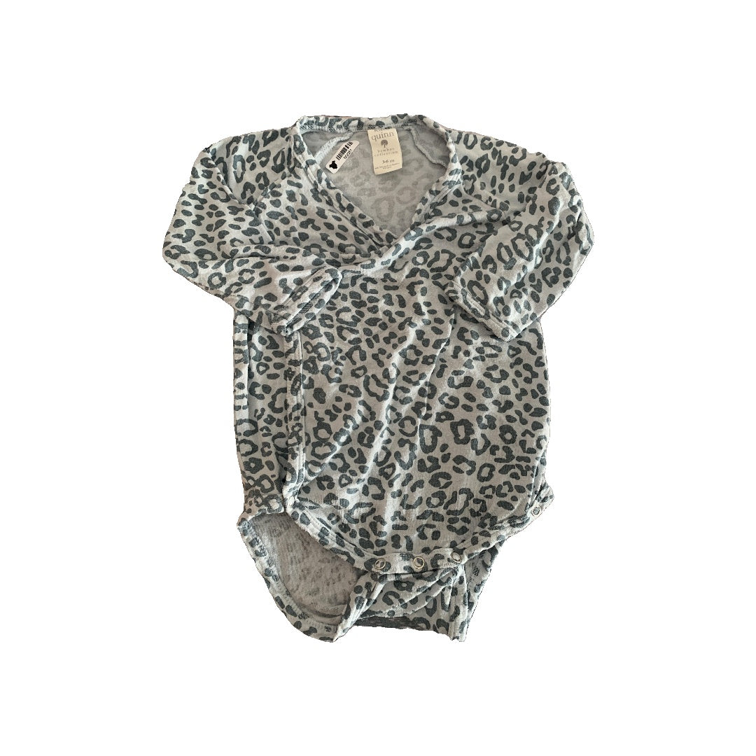 Kate Quinn Girls Light Blue | Grey | Leopard print Onesie Size: 3-6 months Light Blue | Grey | Leopard print