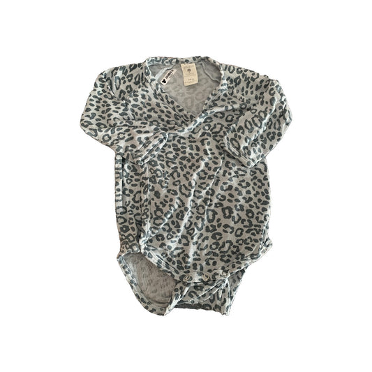 Kate Quinn Girls Light Blue | Grey | Leopard print Onesie Size: 3-6 months Light Blue | Grey | Leopard print