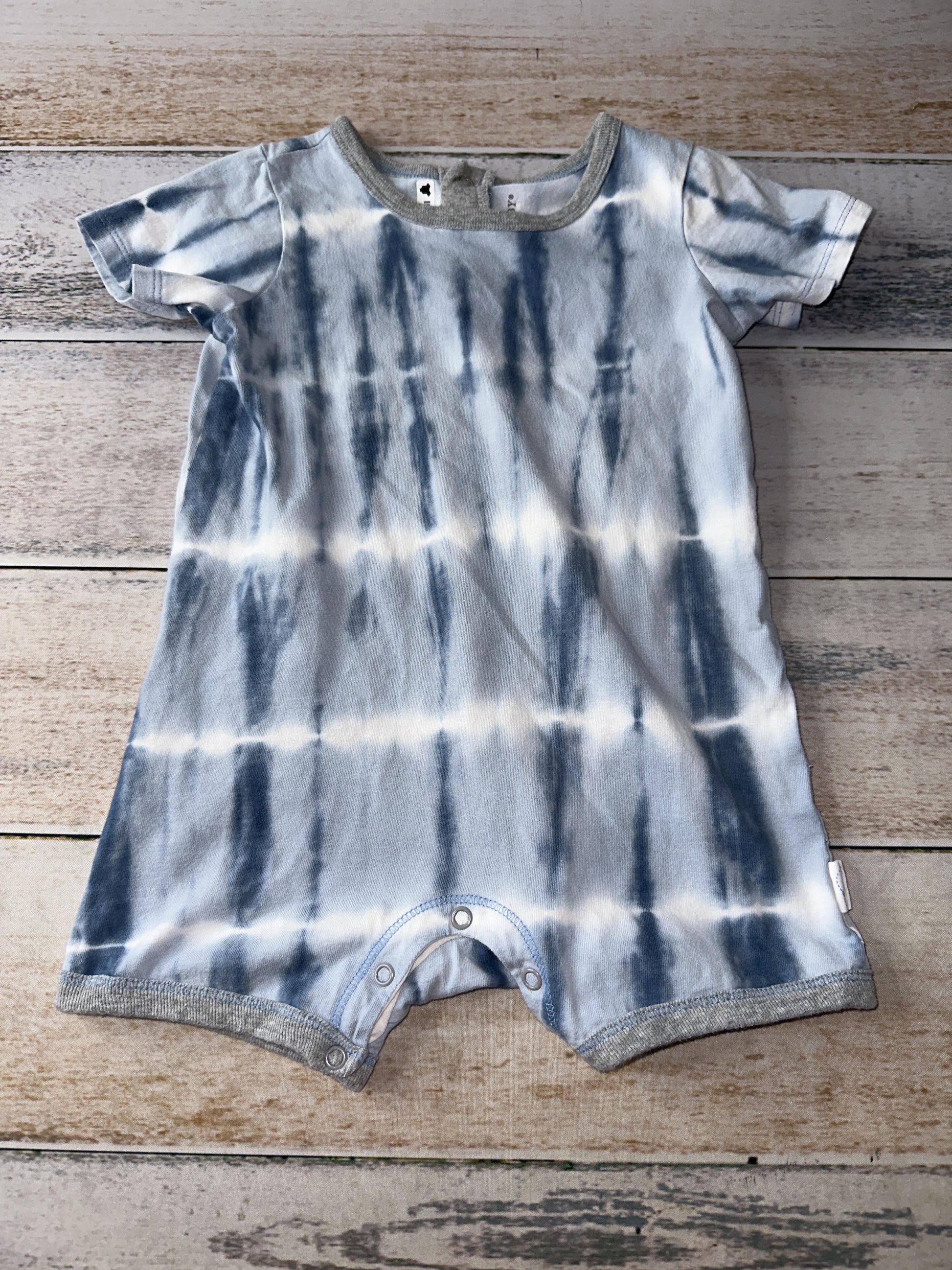 Burt's Bees Boys Light Blue | Tie Dye Romper Size: 18 months Light Blue | Tie Dye