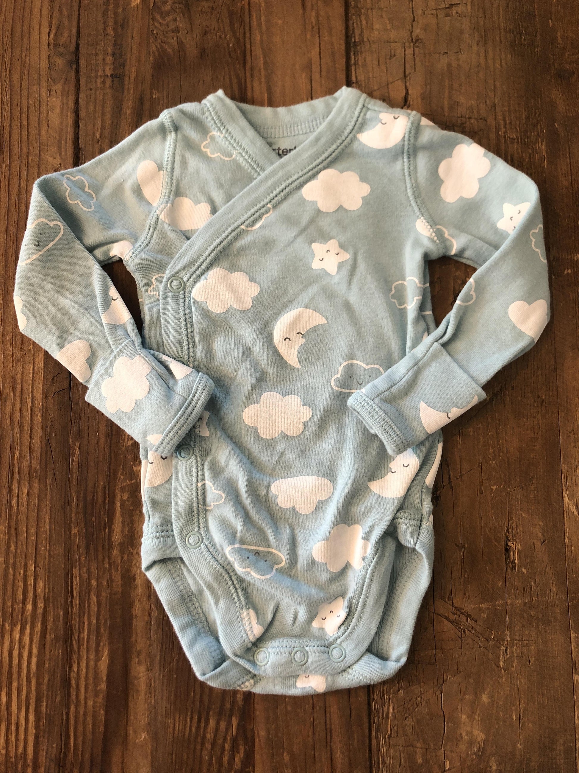 Carters Unisex Light Blue | White Onesie Size: Newborn Light Blue | White