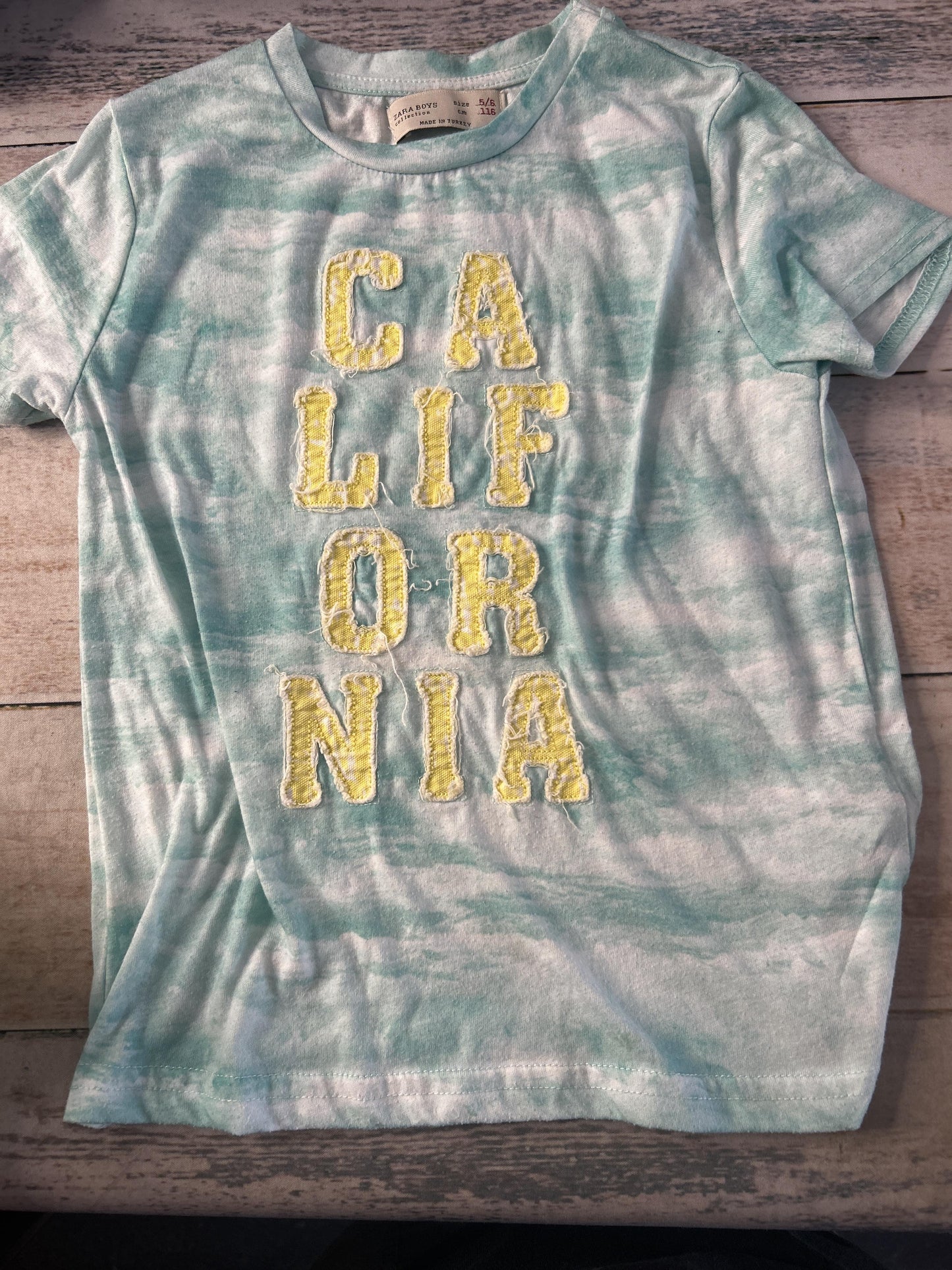 Zara Boys Light Blue | Yellow | Tie Dye Short Sleeve Shirt Size: 5T Light Blue | Yellow | Tie Dye