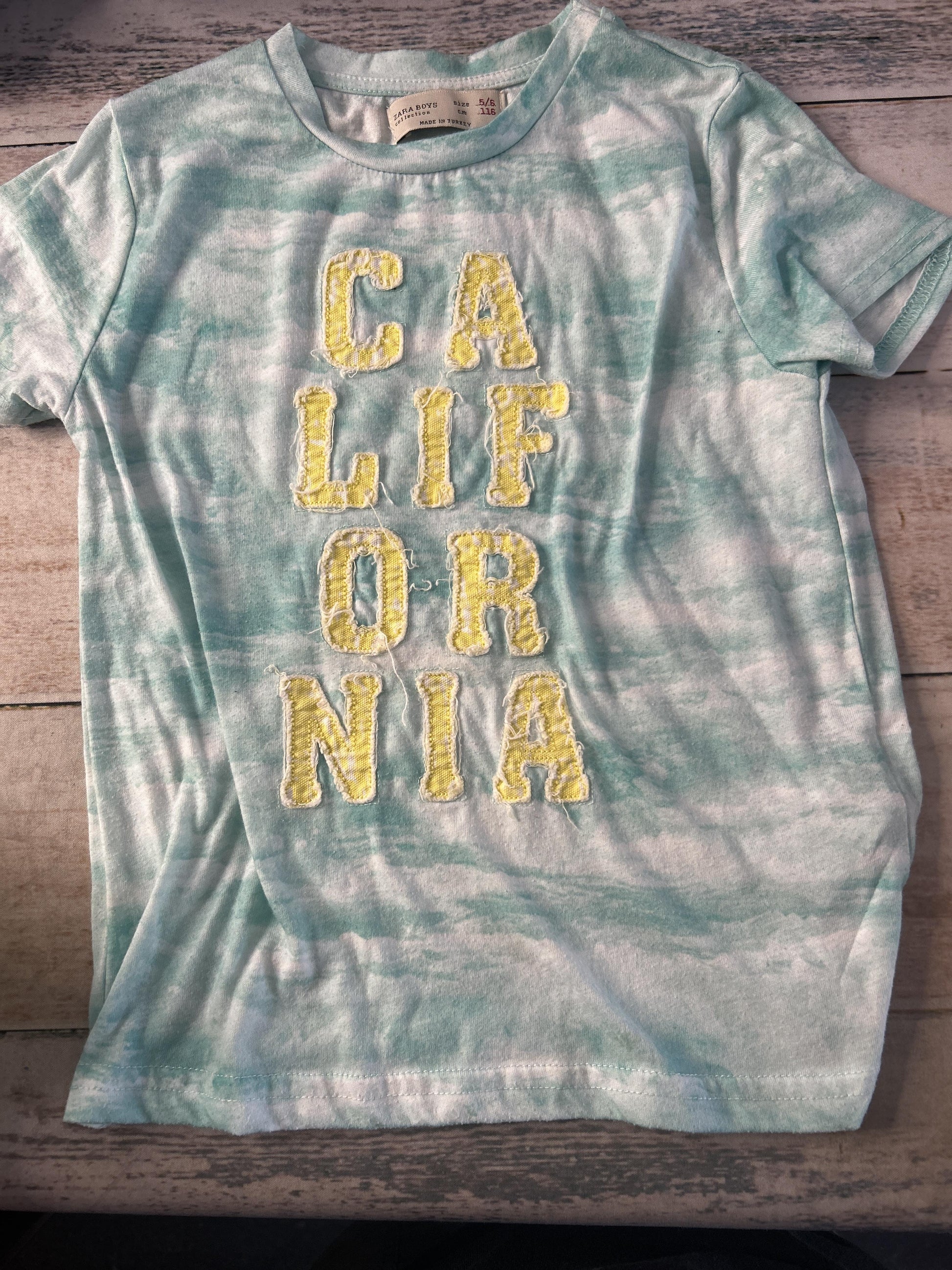 Zara Boys Light Blue | Yellow | Tie Dye Short Sleeve Shirt Size: 5T Light Blue | Yellow | Tie Dye