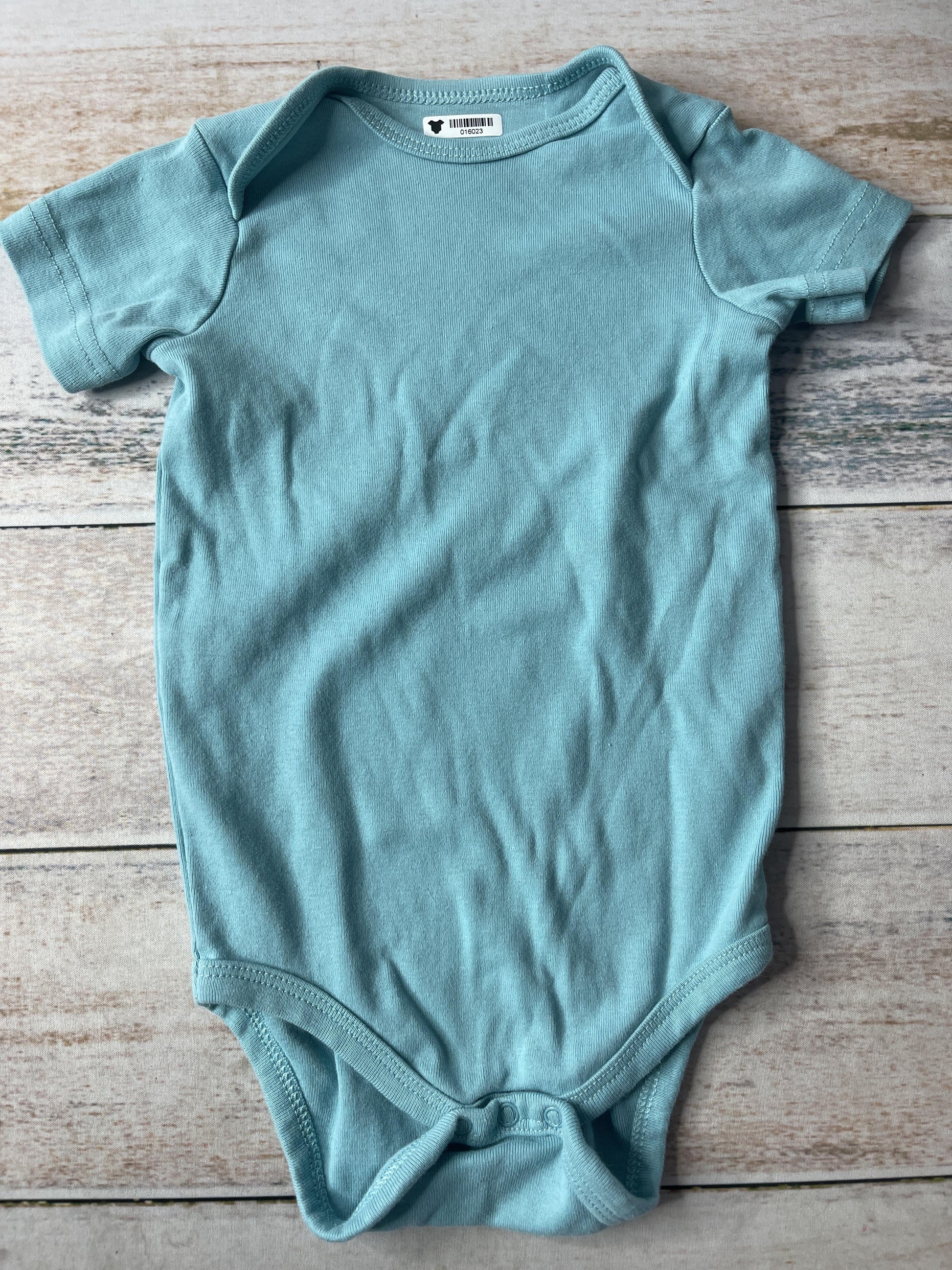 Primary Unisex Light Blue Onesie Size: 18-24 months Light Blue