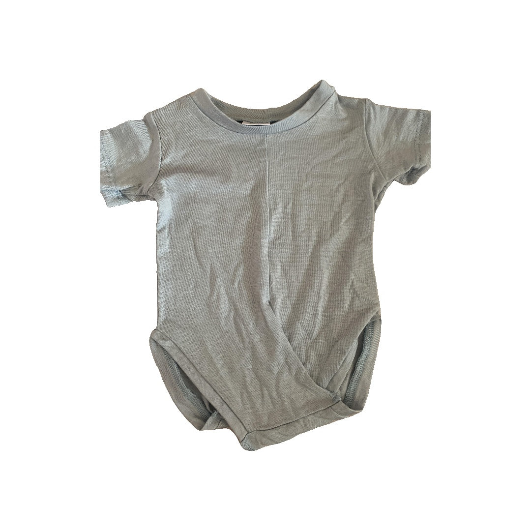 Peasy Boys Light Blue Onesie Size: 3-6 months Light Blue