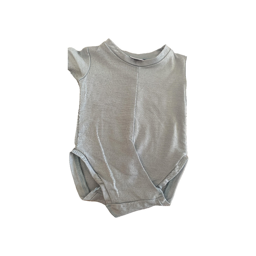 Peasy Boys Light Blue Onesie Size: 0-3 months Light Blue
