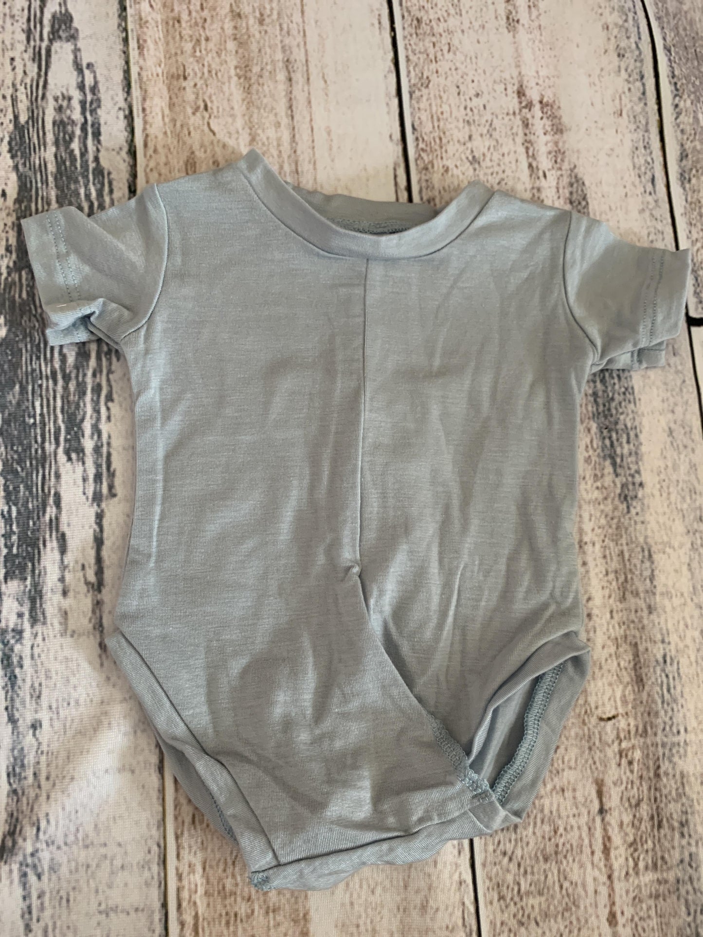 Peasy Boys Light Blue Onesie Size: Newborn Light Blue