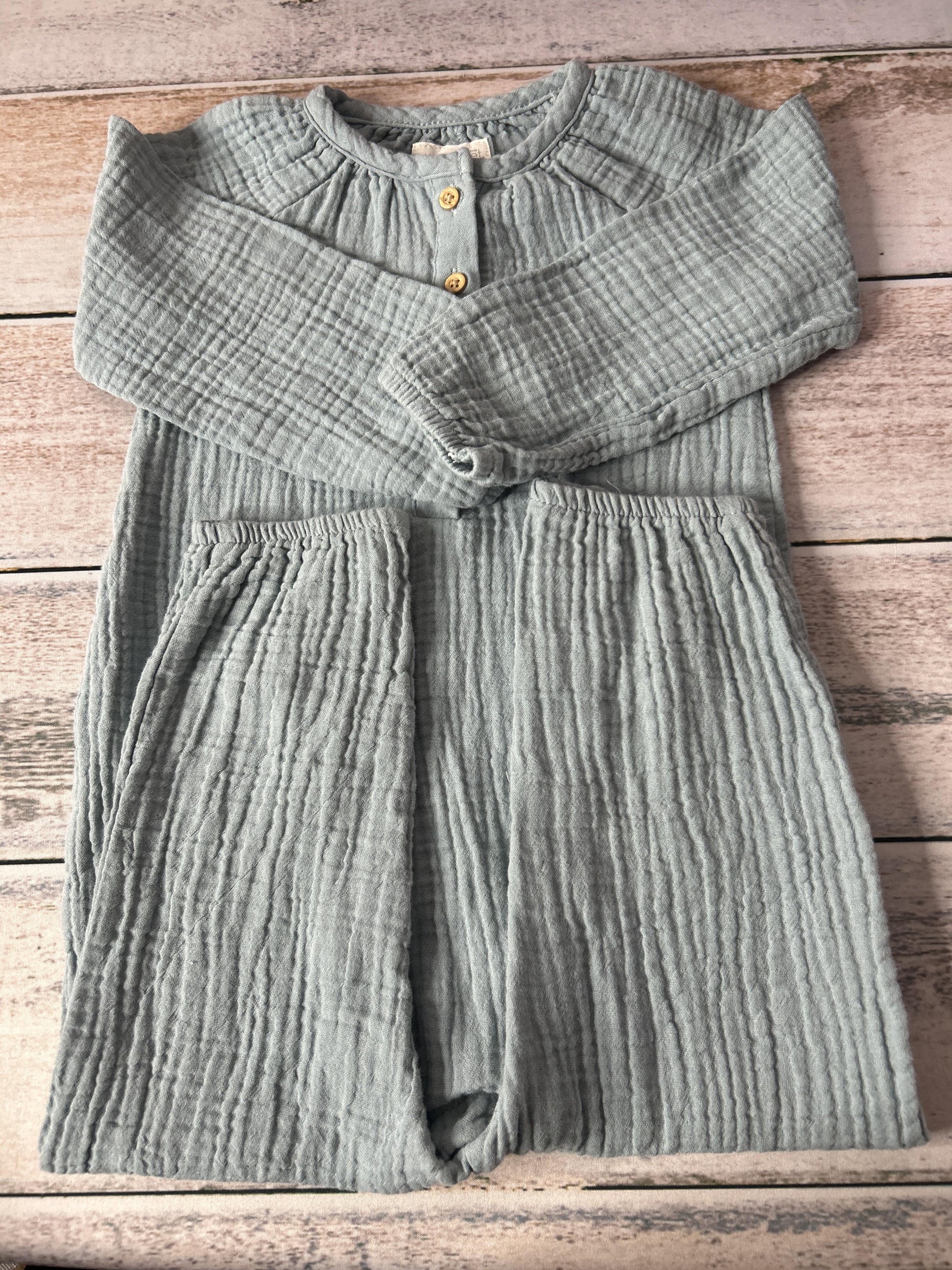 Unisex Light Blue Long Sleeve Outfit Size: 24 months Light Blue