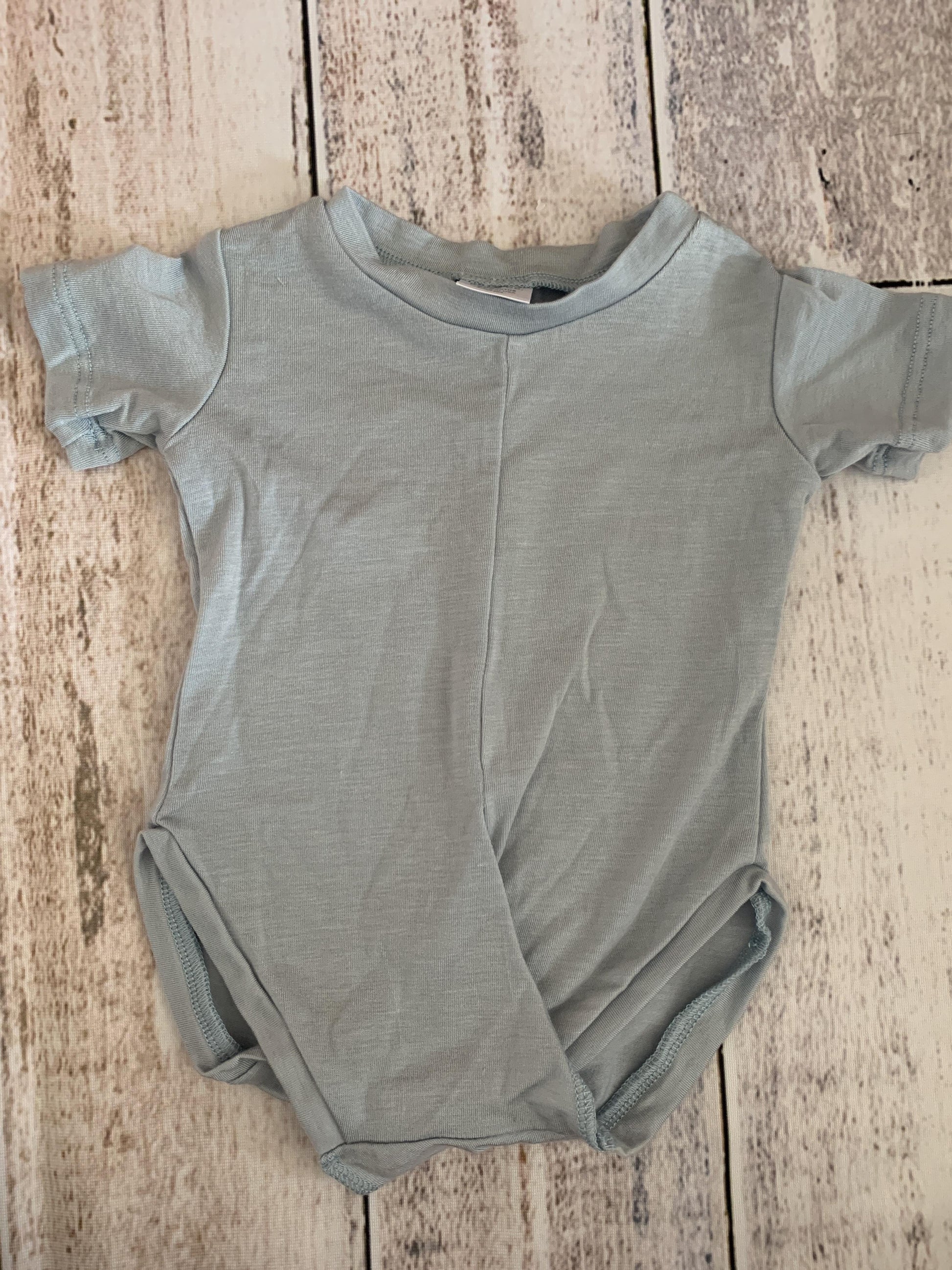Peasy Boys Light Blue Onesie Size: 3-6 months Light Blue