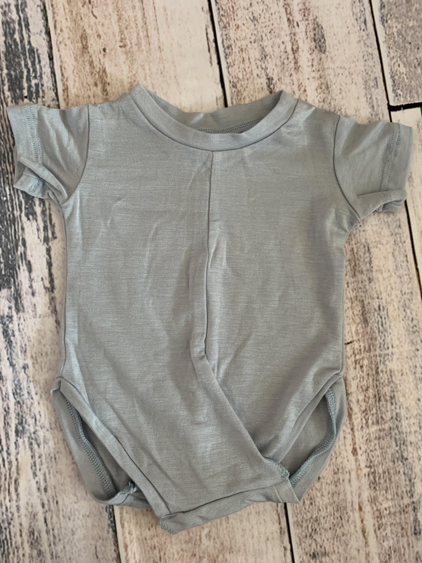 Peasy Boys Light Blue Onesie Size: 0-3 months Light Blue