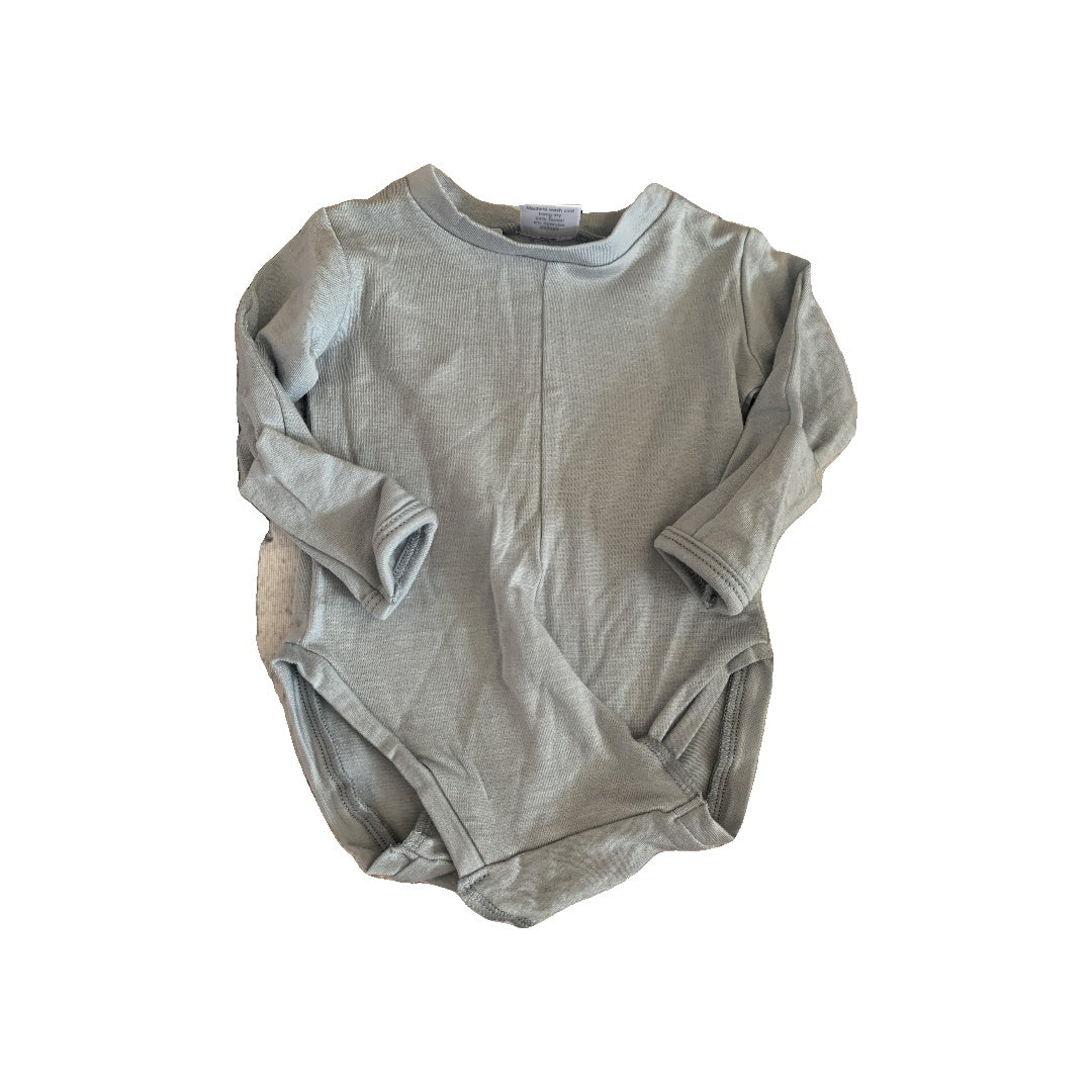 Peasy Boys Light Blue Onesie Size: Newborn Light Blue