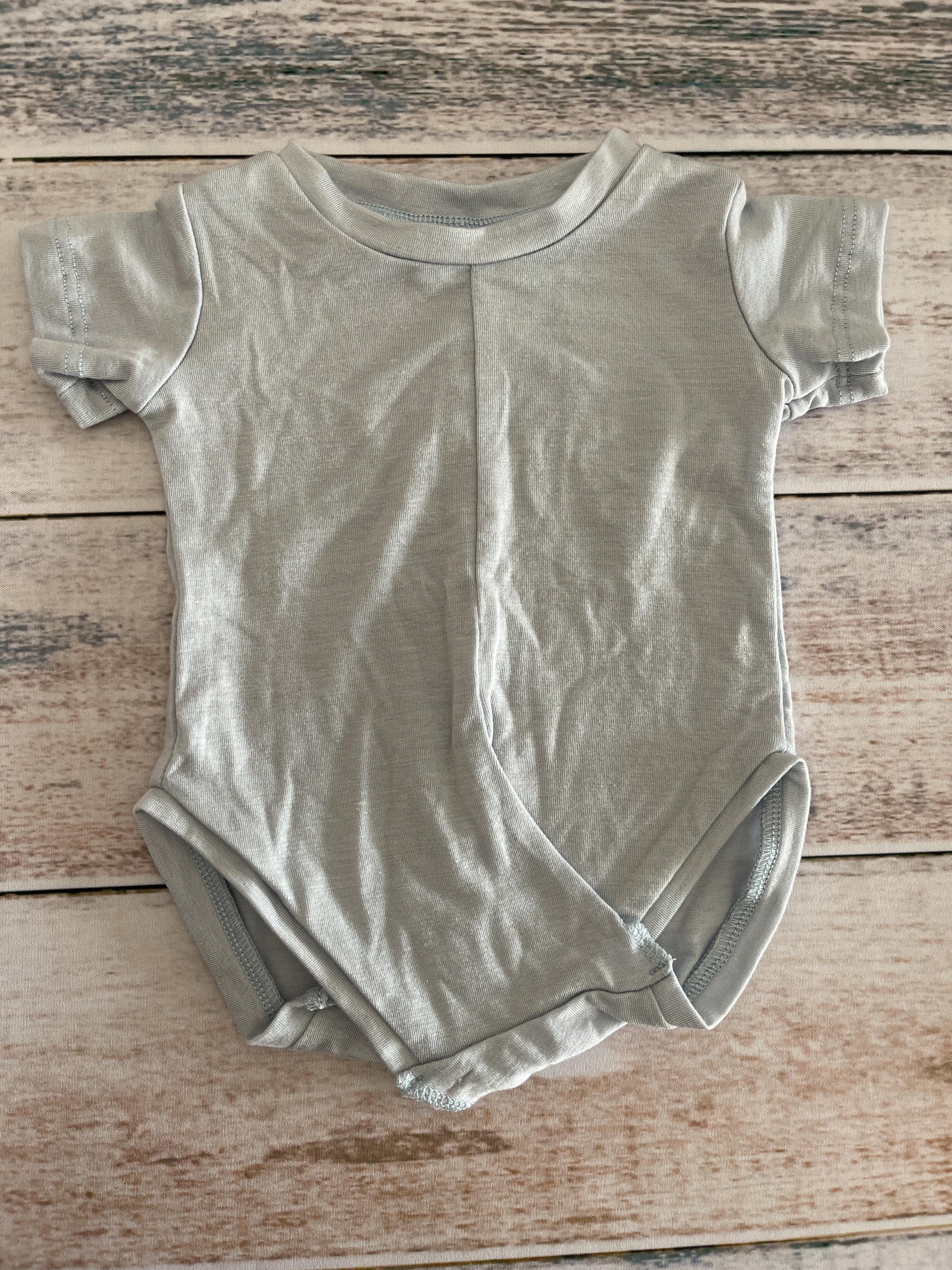 Peasy Boys Light Blue Onesie Size: 0-3 months Light Blue