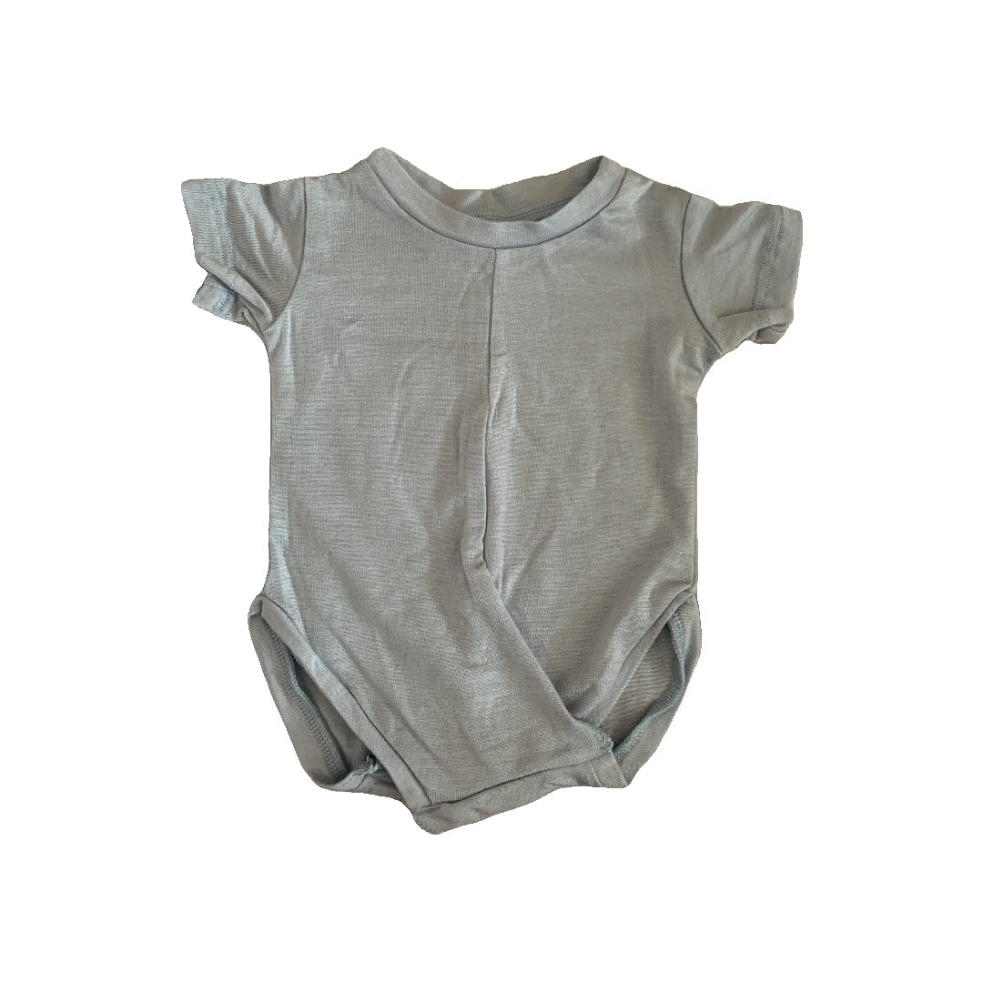 Peasy Boys Light Blue Onesie Size: 0-3 months Light Blue