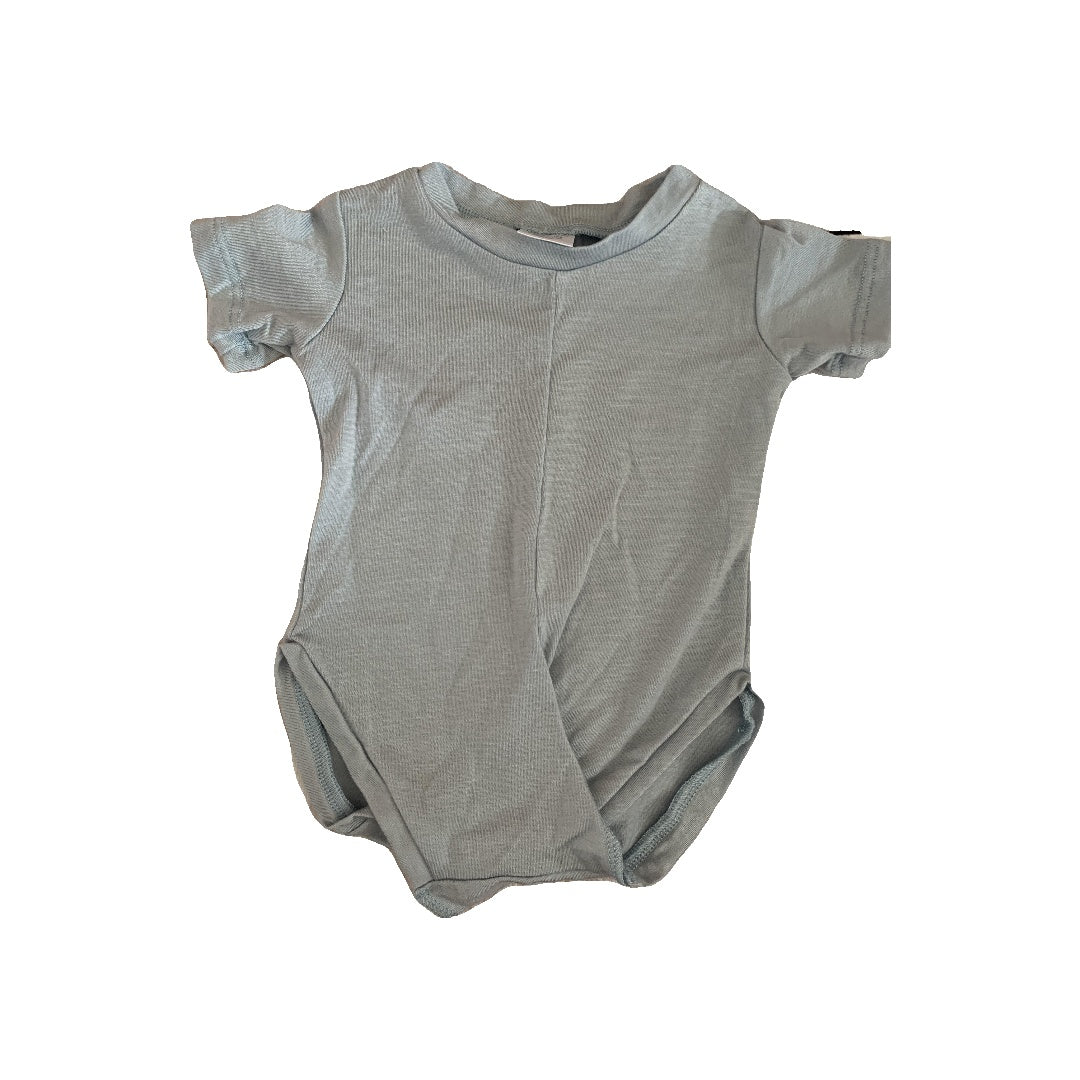 Peasy Boys Light Blue Onesie Size: 3-6 months Light Blue