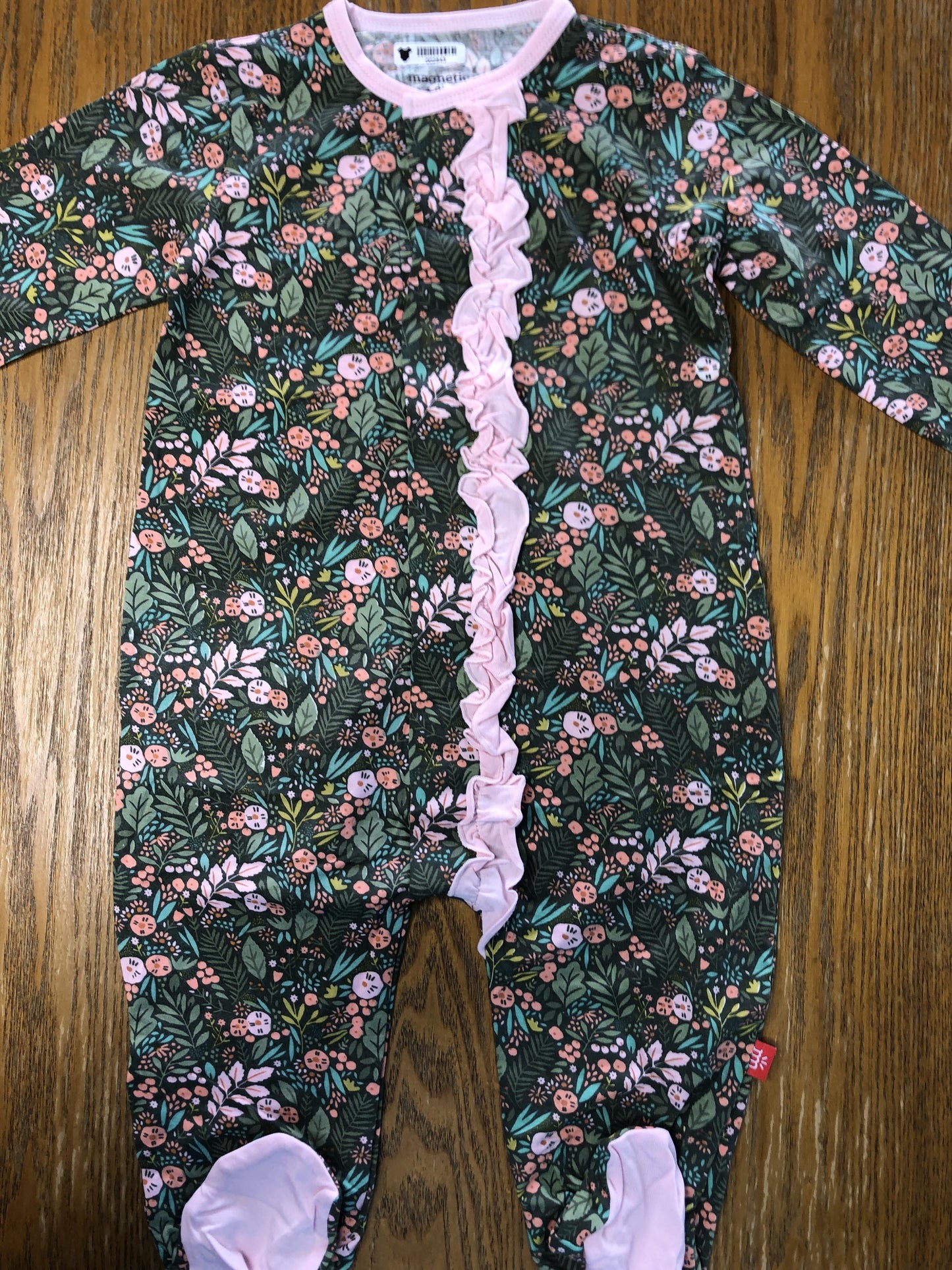 Magnetic Me Girls light green | Pink floral Pajamas Size: 6-9 months light green | Pink floral