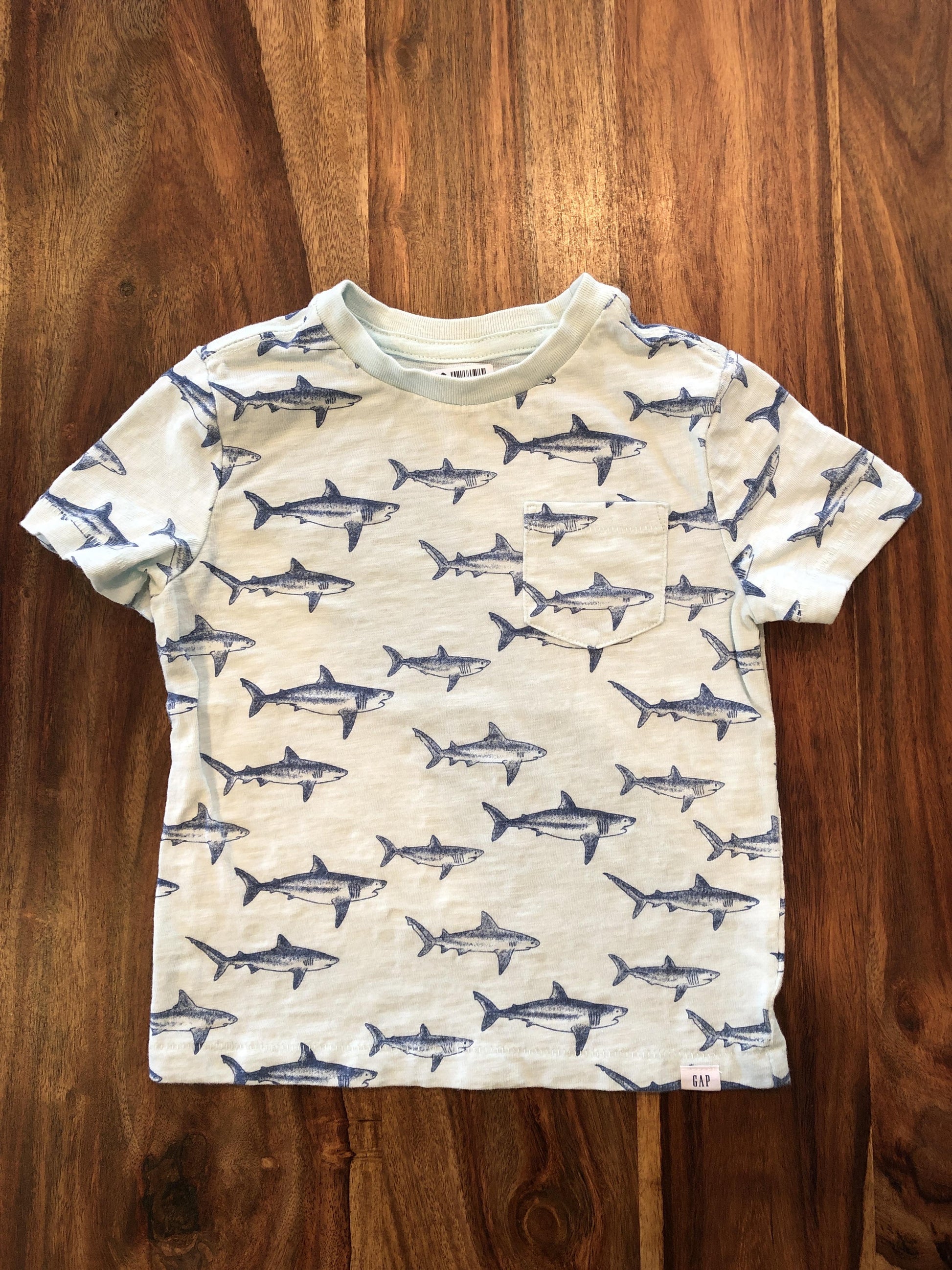 Gap Boys light green | Sharks T-Shirt Size: 3T light green | Sharks