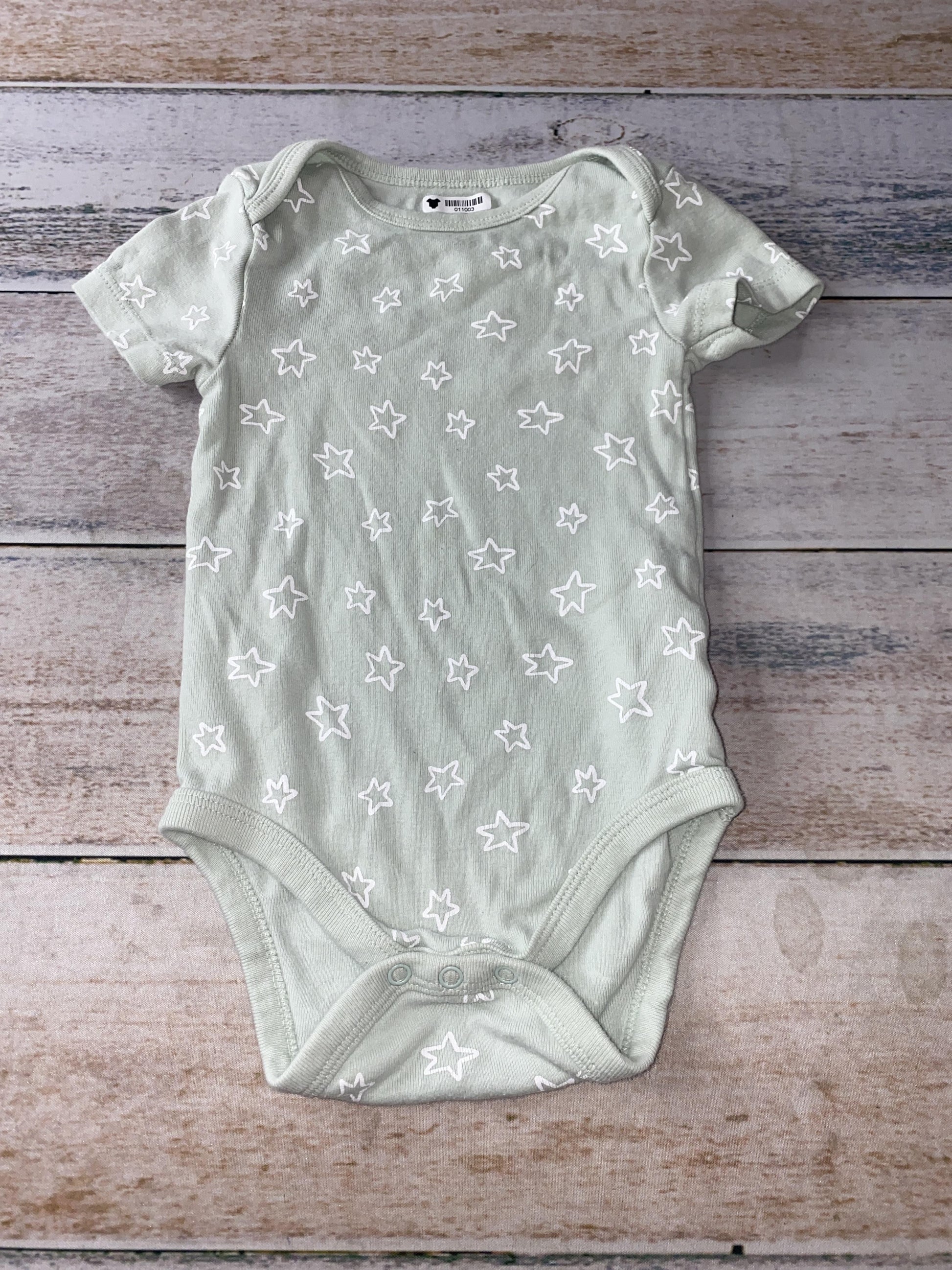 Cloud Island Unisex light green | Stars Onesie Size: 12 months light green | Stars