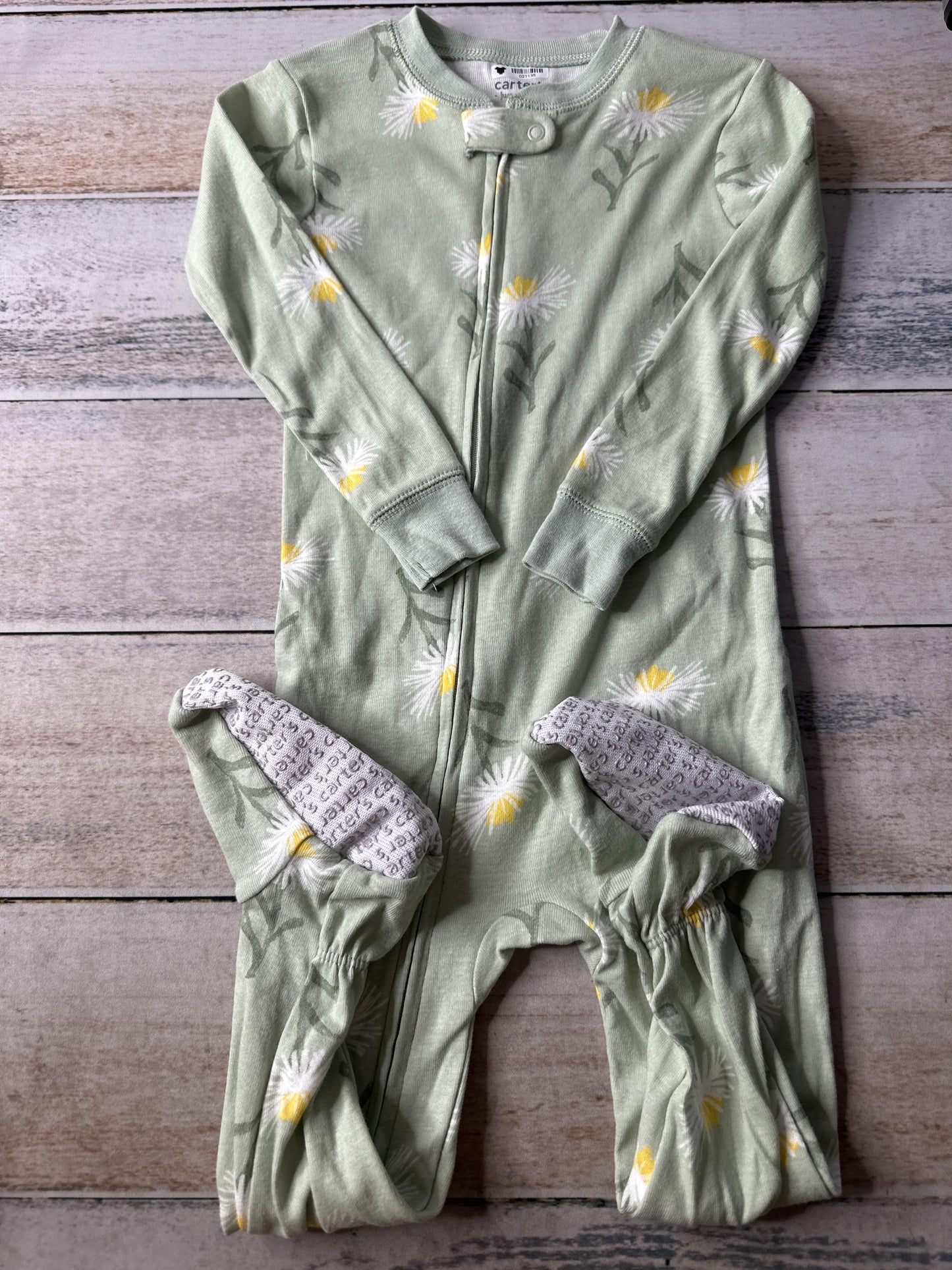 Carters Girls light green | White Pajamas Size: 2T light green | White