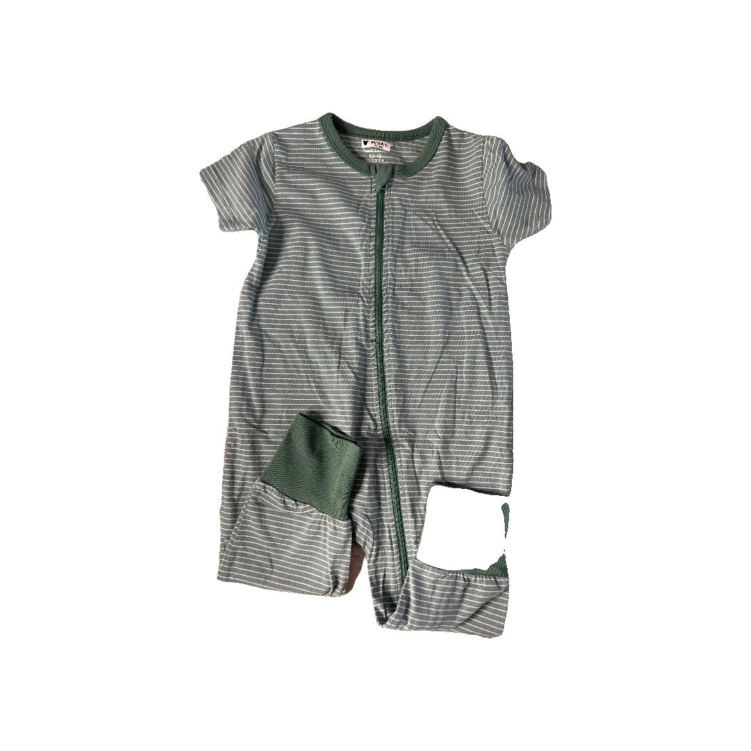 Teach Leanbh Unisex light green | White Romper Size: 18 months light green | White