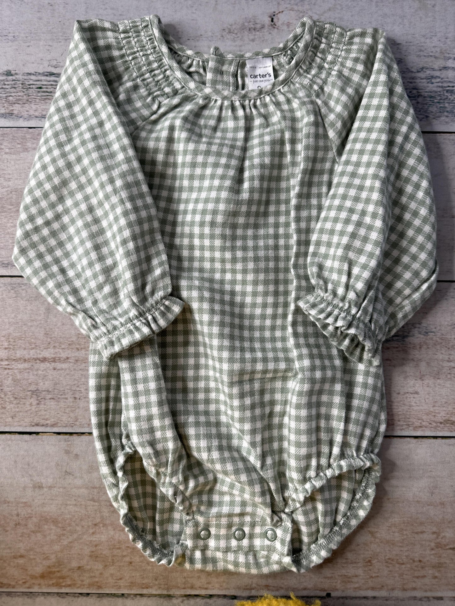 Carters Unisex light green | White Long Sleeve Outfit Size: 6-9 months light green | White