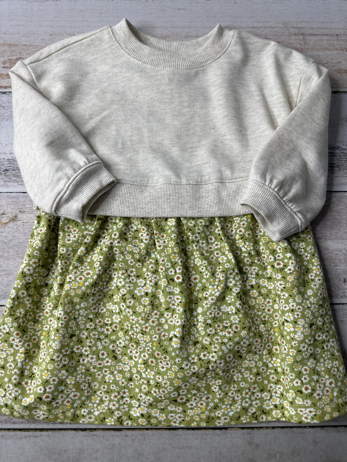 Carters Girls light green Dress Size: 12 months light green