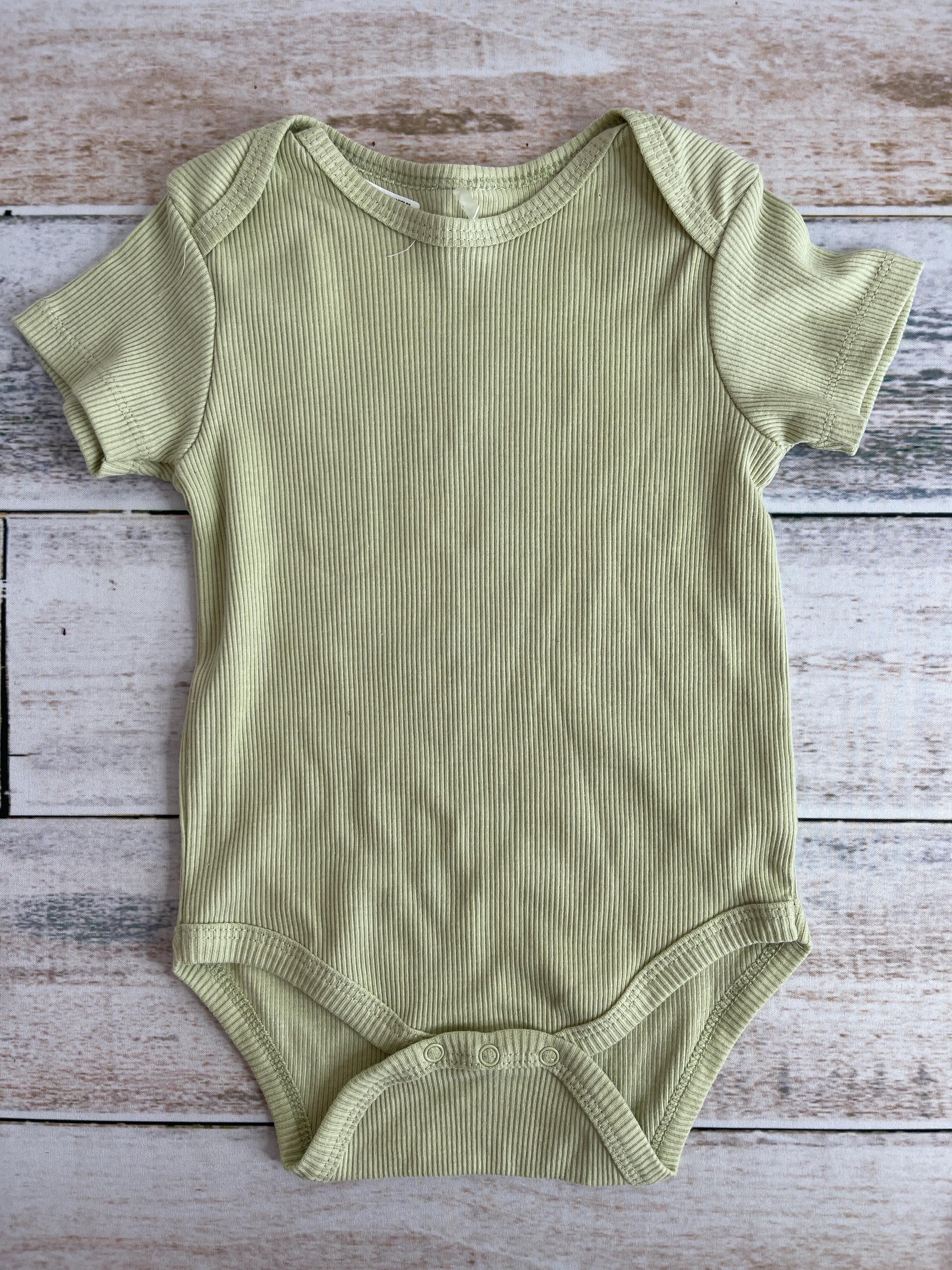 Chick Pea Unisex light green Onesie Size: 6-9 months light green
