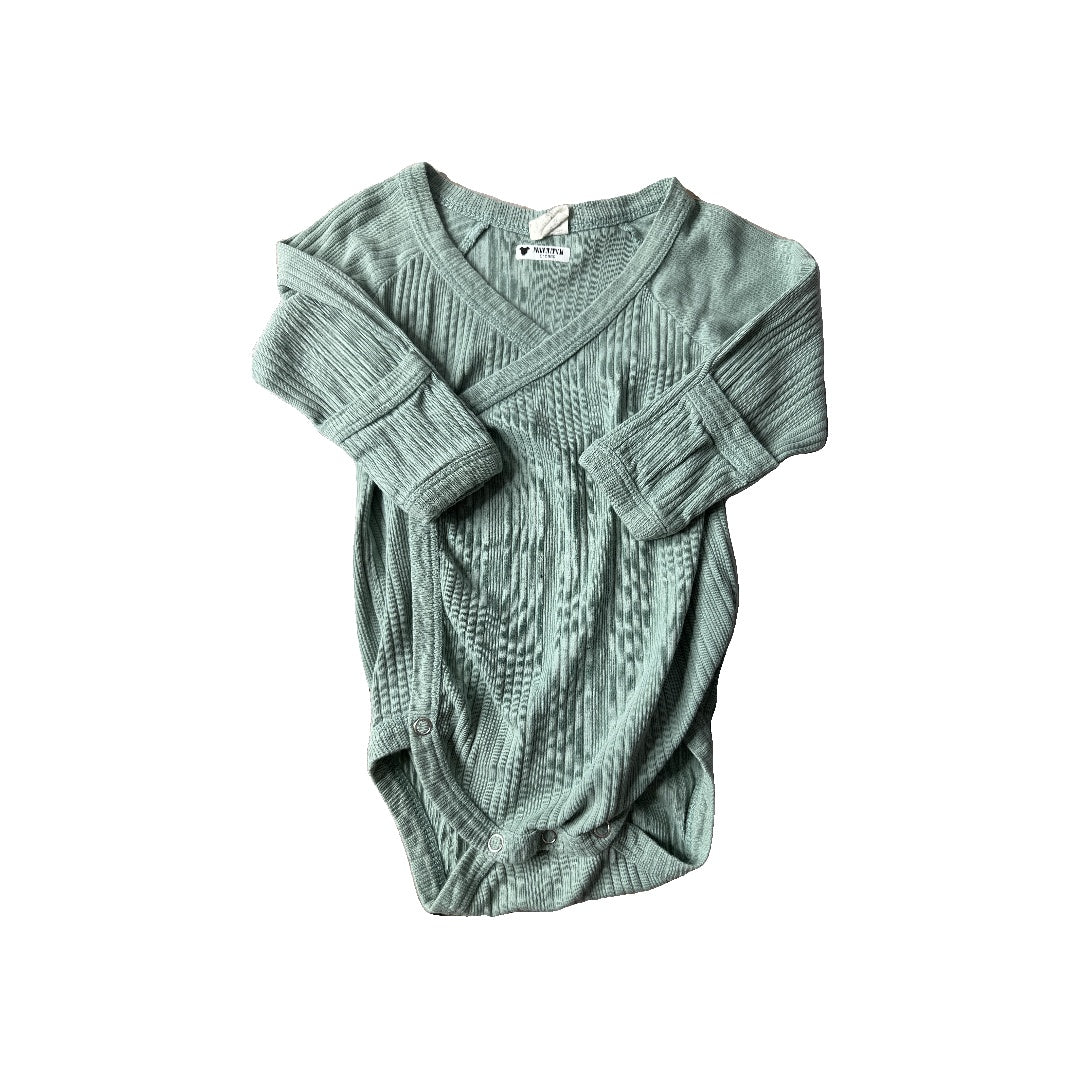 Kate Quinn Unisex light green Onesie Size: 6-12 months light green