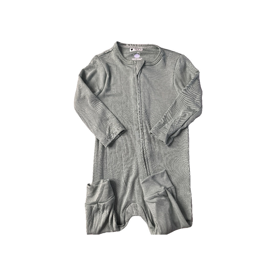 Cloud Island Unisex light green Pajamas Size: 6-9 months light green