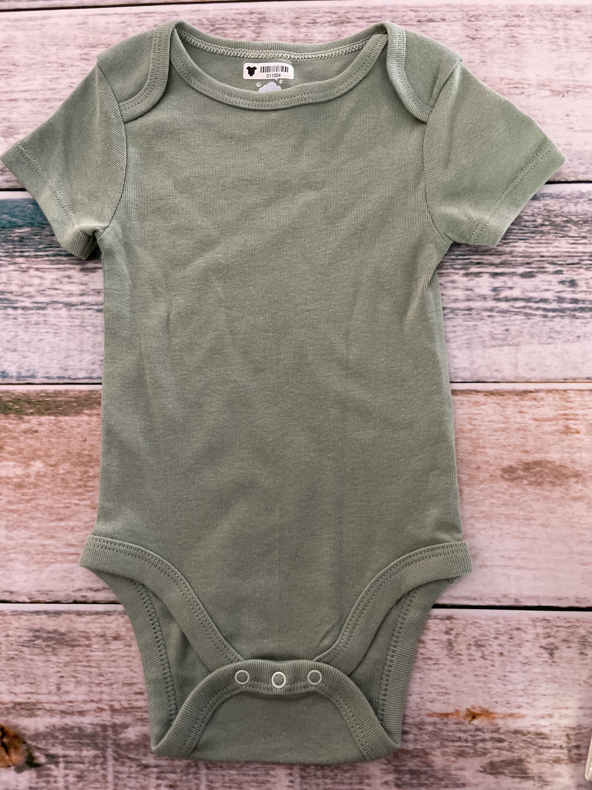 Cloud Island Unisex light green Onesie Size: 6-9 months light green