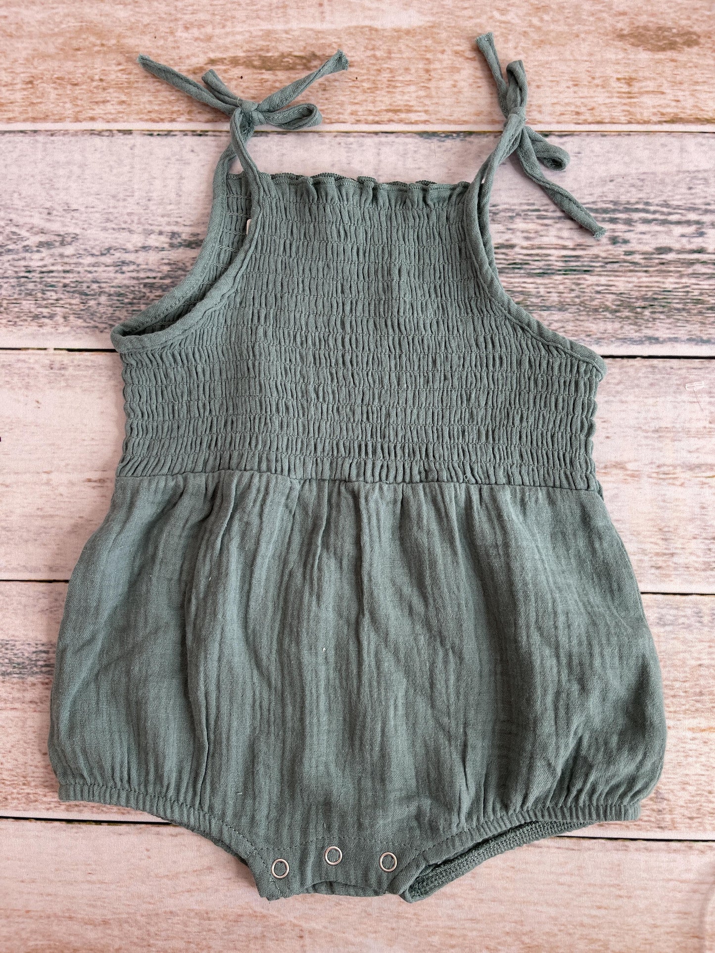 Grayson mini Girls light green Romper Size: 6-9 months light green