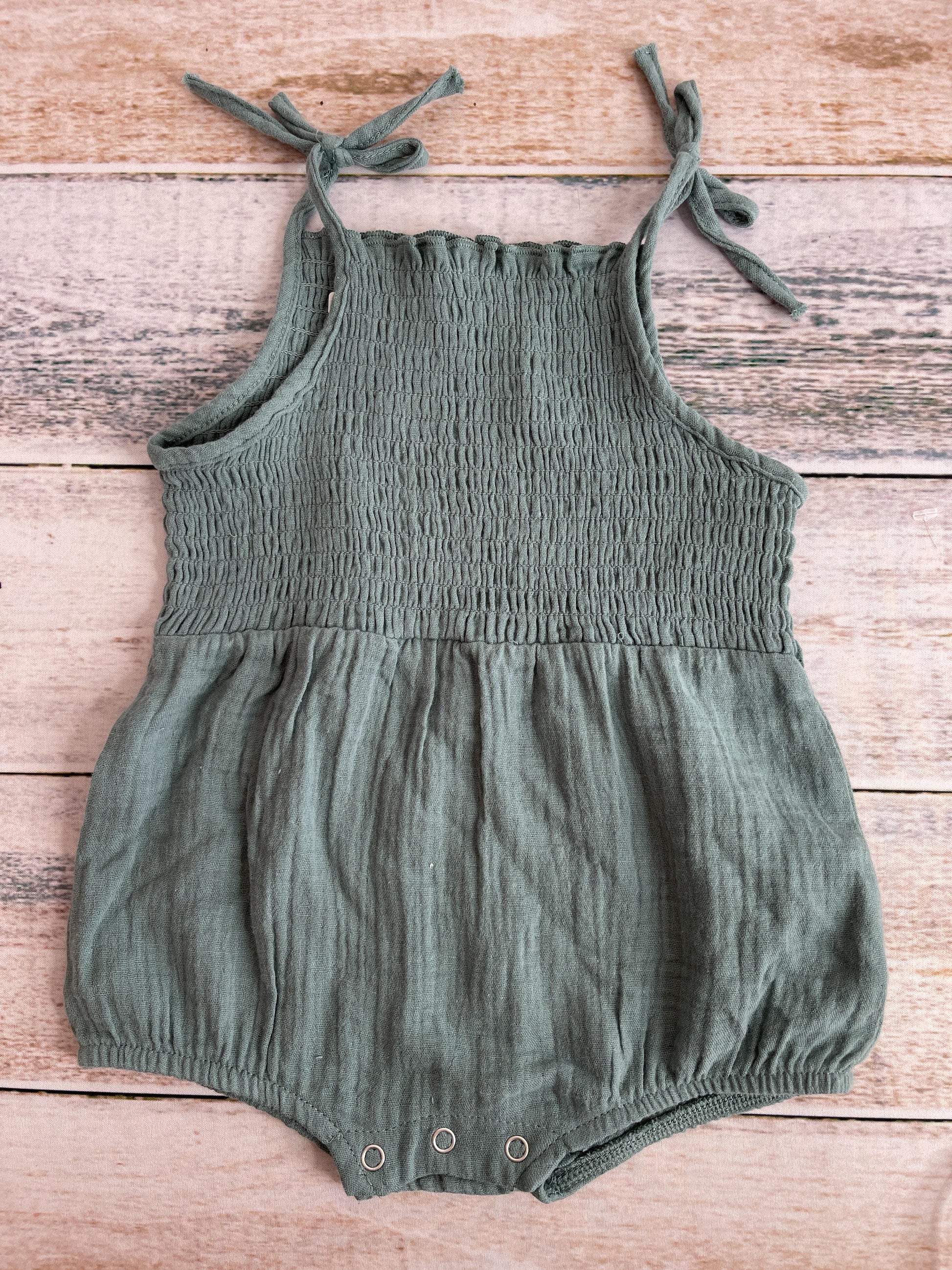 Grayson mini Girls light green Romper Size: 6-9 months light green