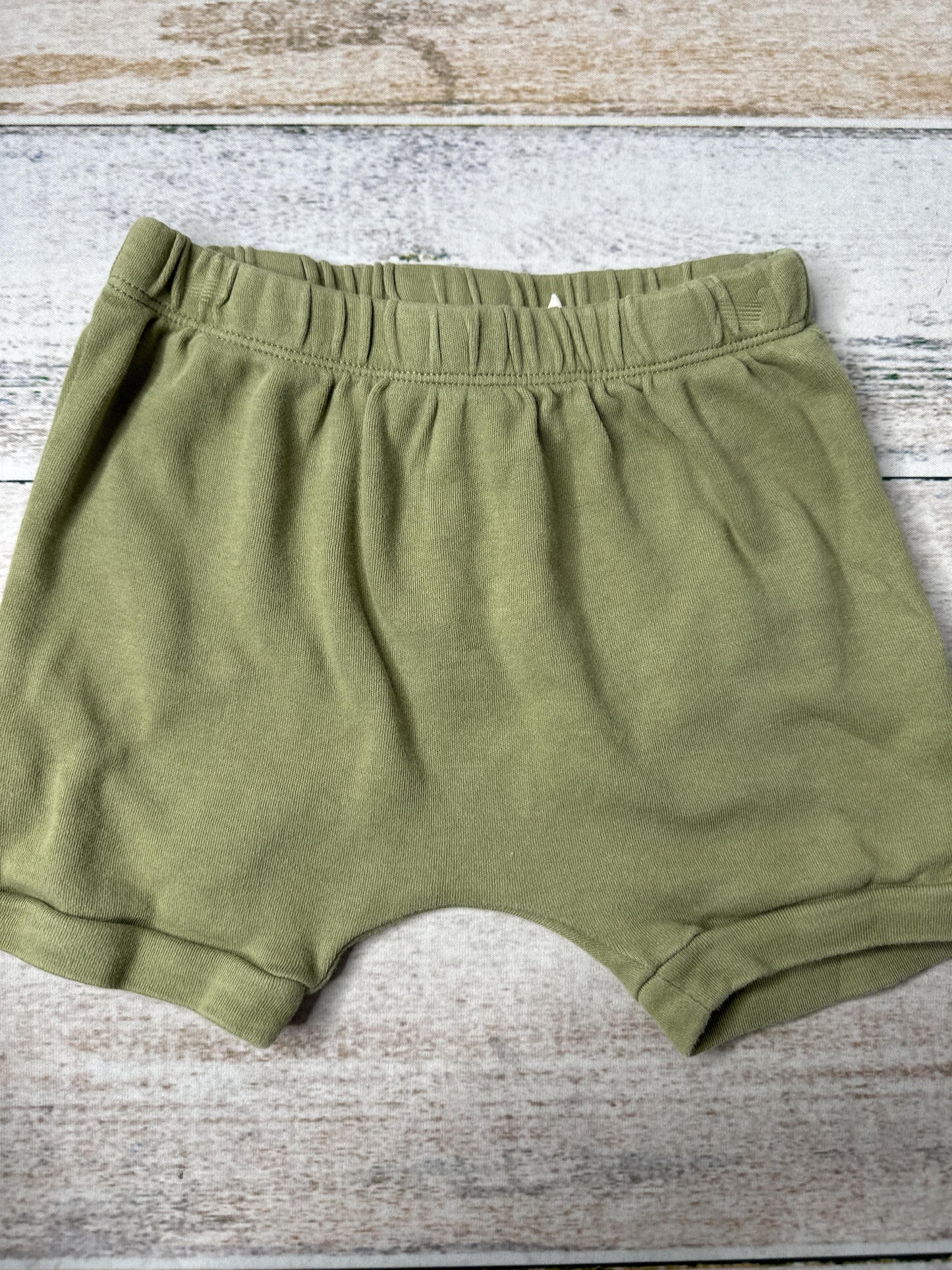 Unisex light green Shorts Size: 2T light green