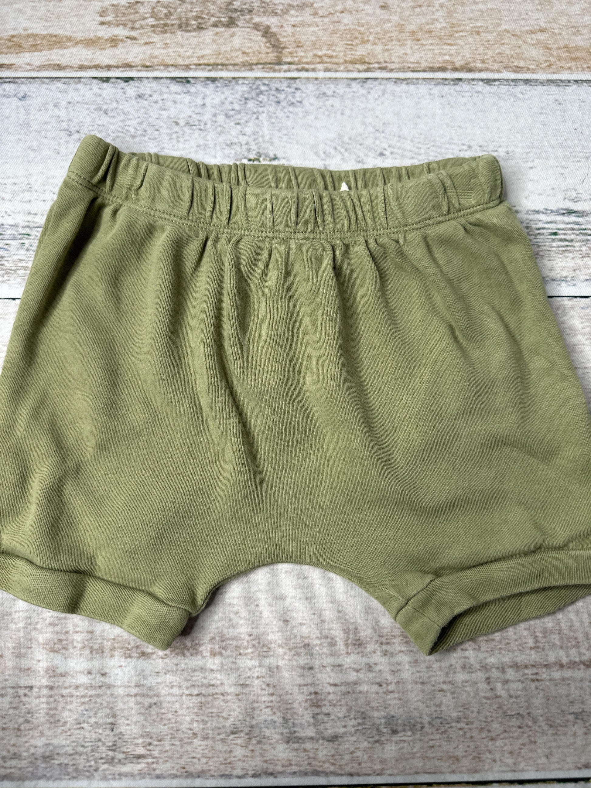 Unisex light green Shorts Size: 2T light green