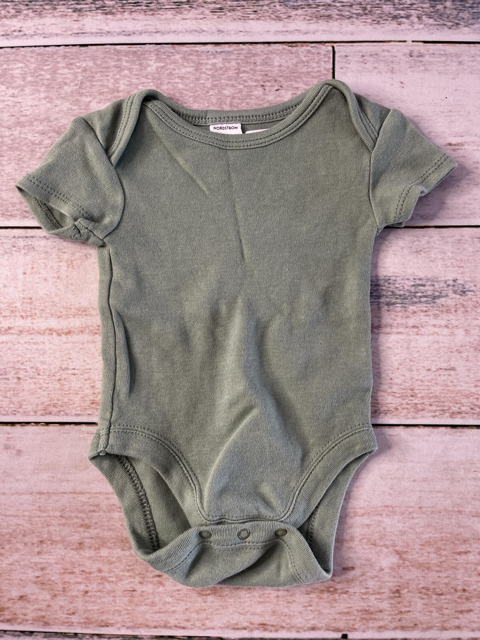 Nordstrom Unisex light green Onesie Size: Newborn light green