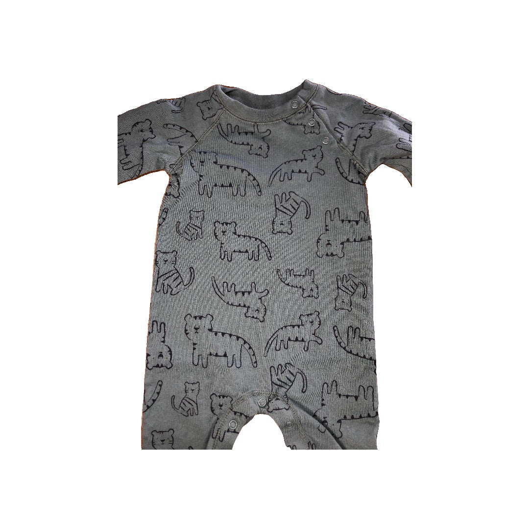 Carters Unisex light green Long Sleeve Outfit Size: 9 months light green