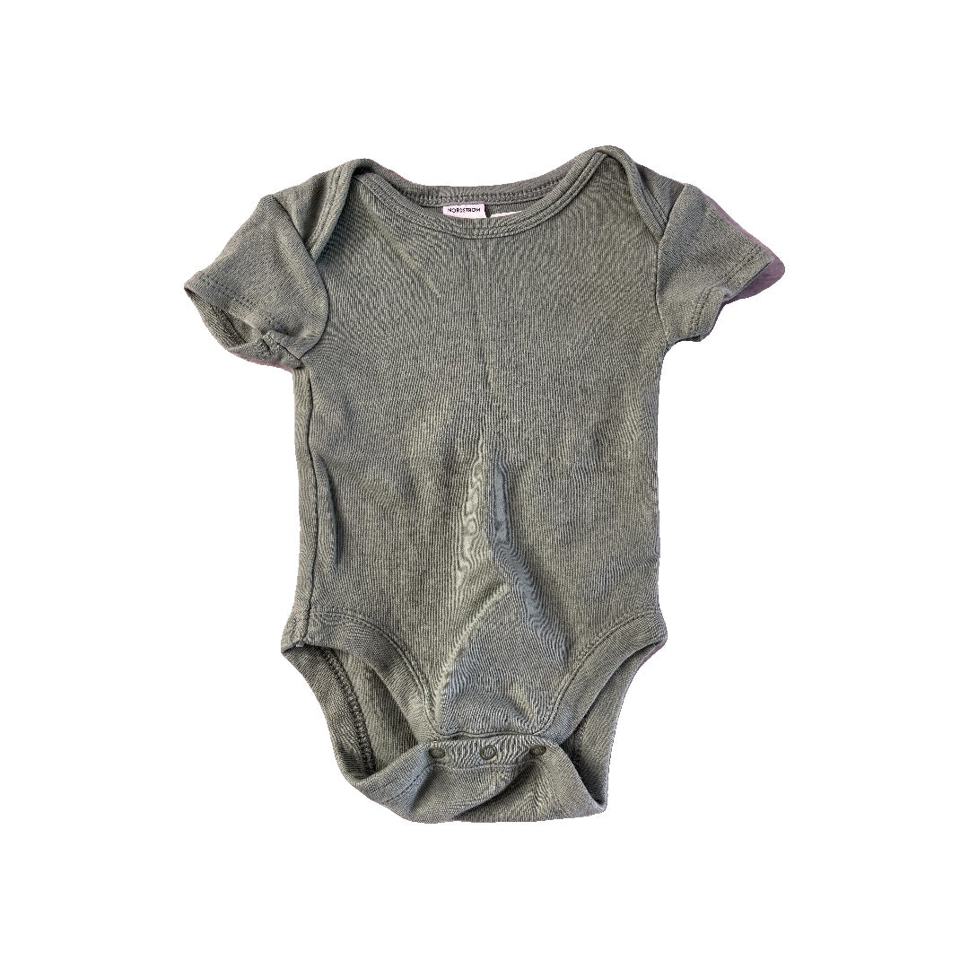 Nordstrom Unisex light green Onesie Size: Newborn light green