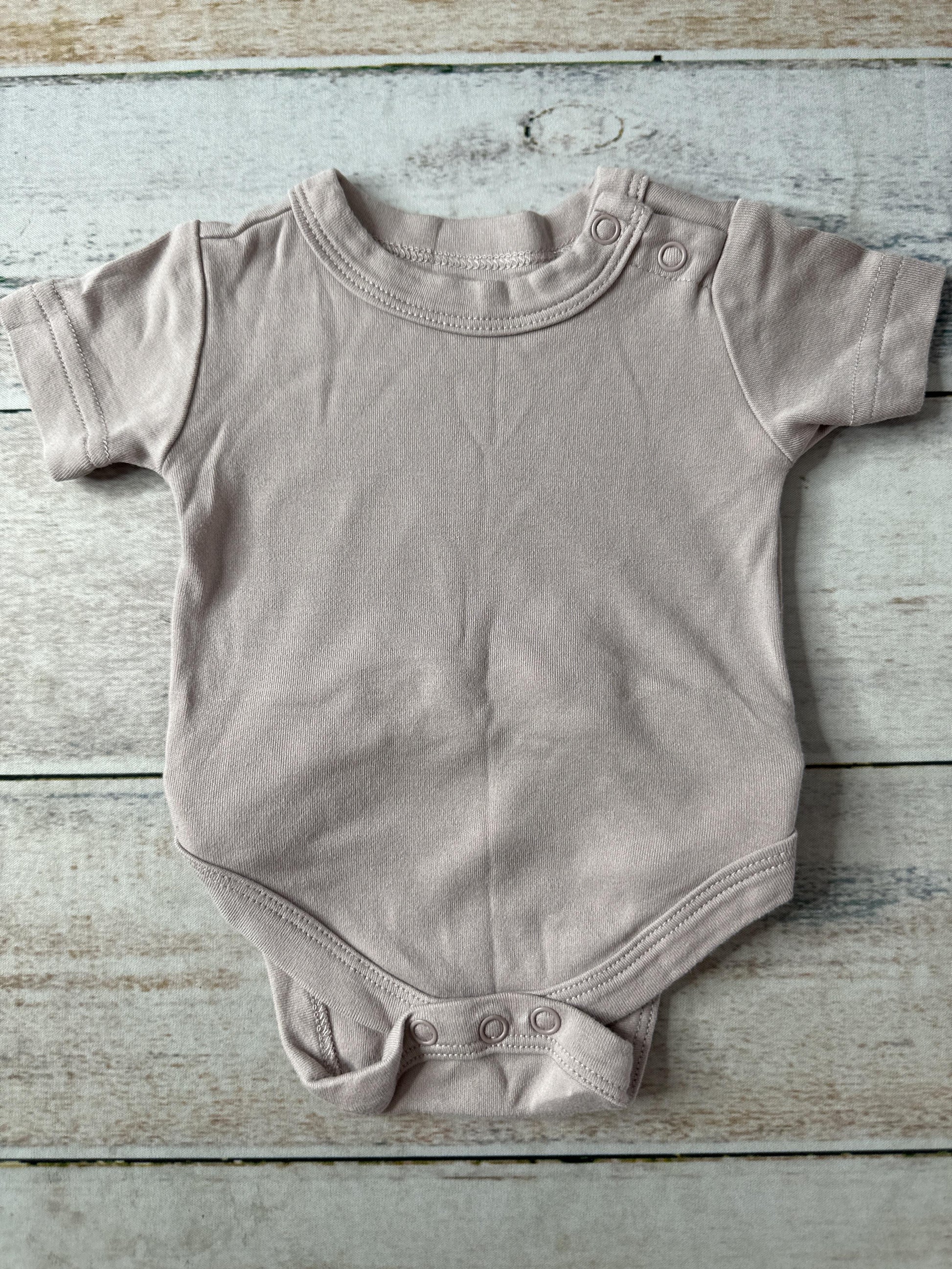 Goumi Unisex Mauve Onesie Size: 0-3 months Mauve