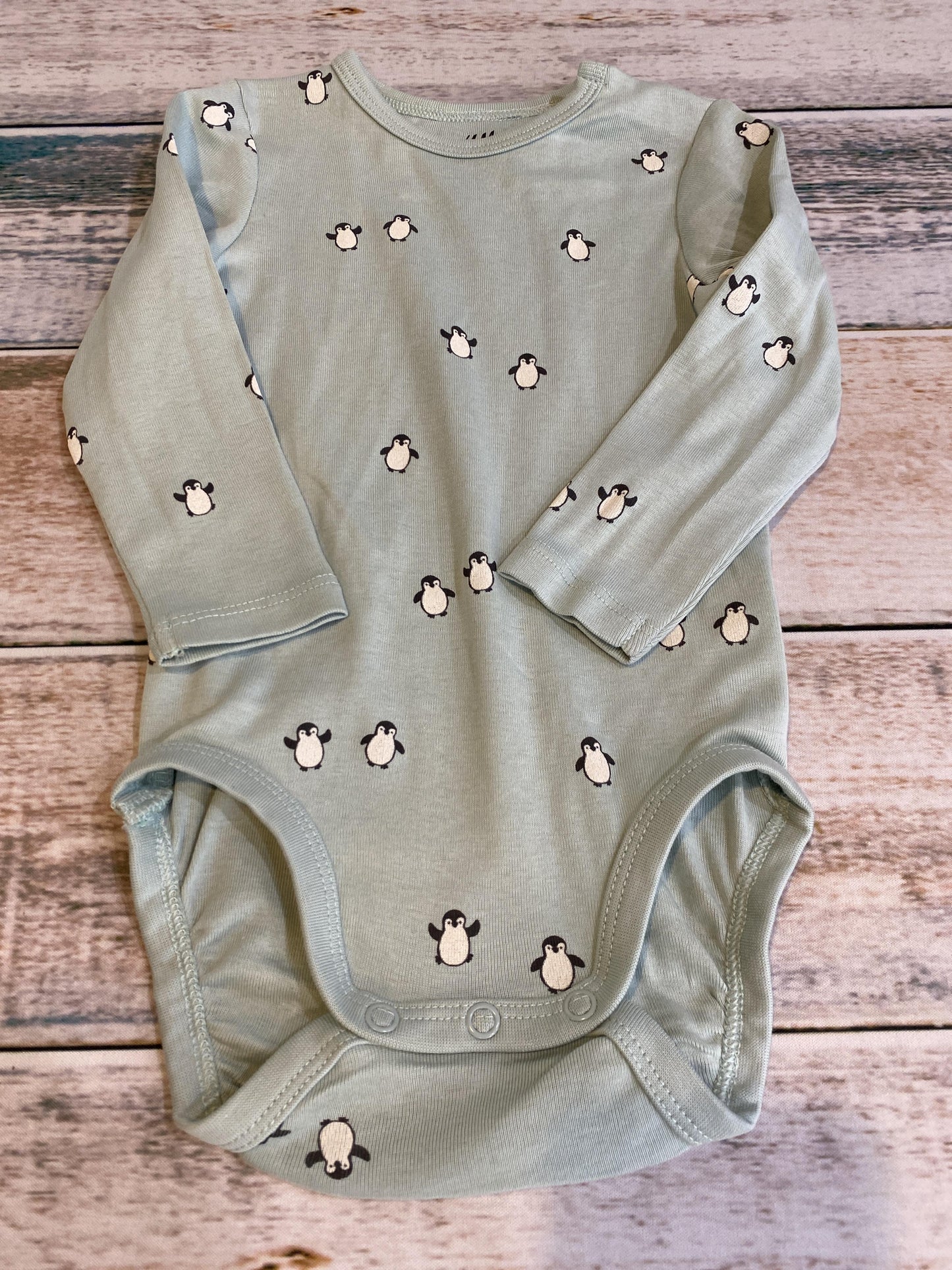 H&M Unisex Mint | Penguins Onesie Size: 9 months Mint | Penguins
